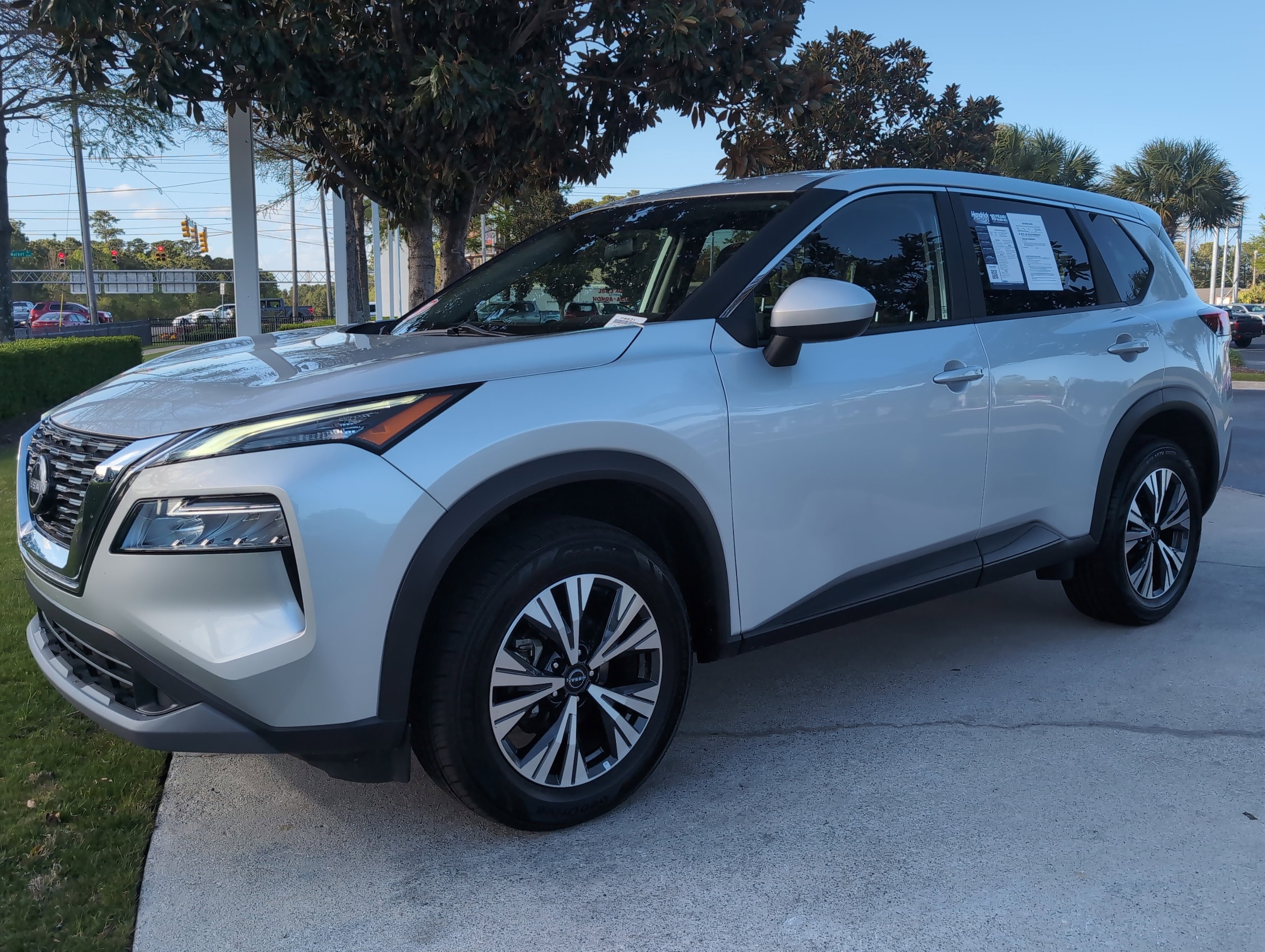 2023 Nissan Rogue SV photo 4