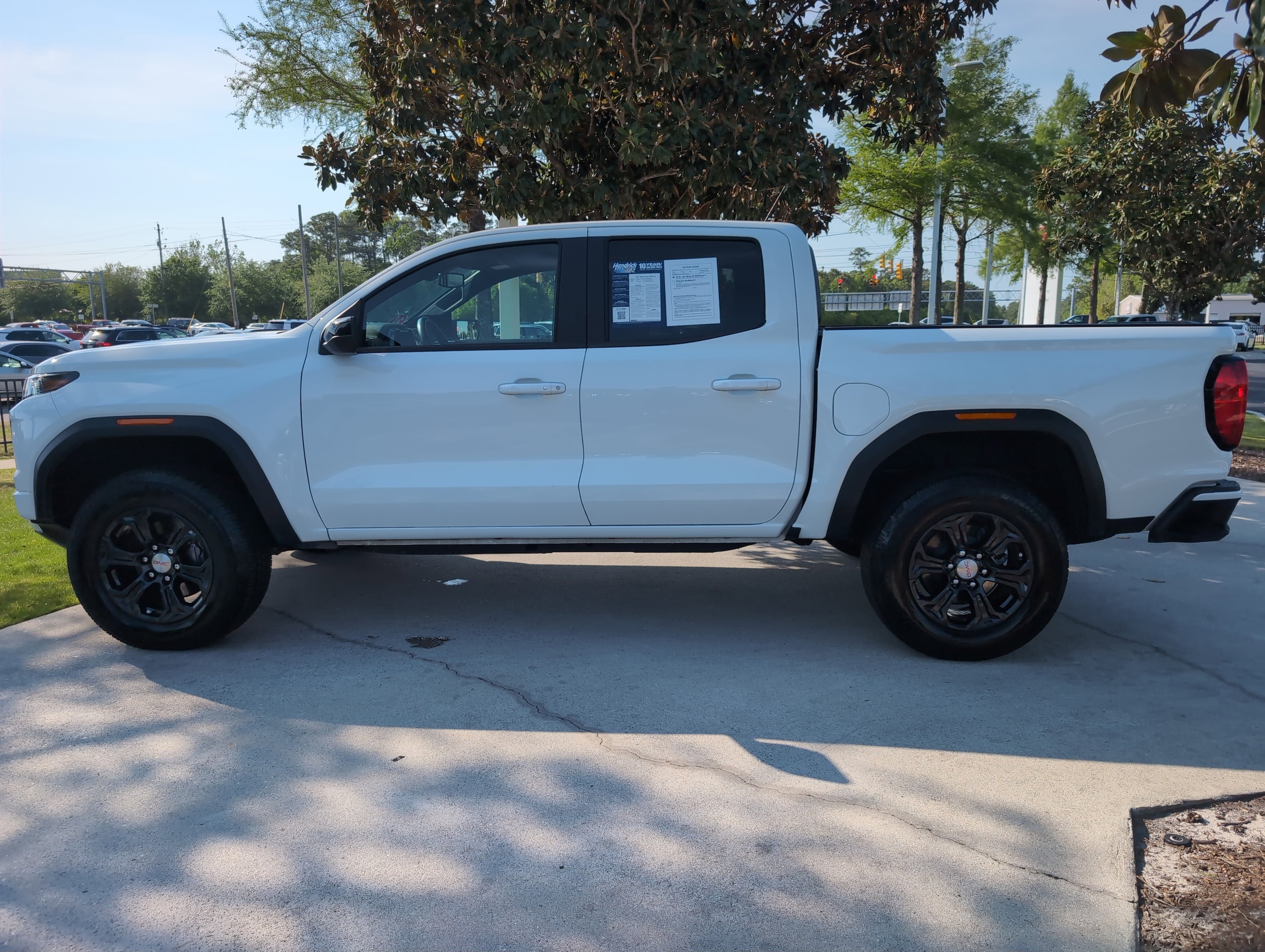 2024 GMC Canyon 4WD AT4 photo 5