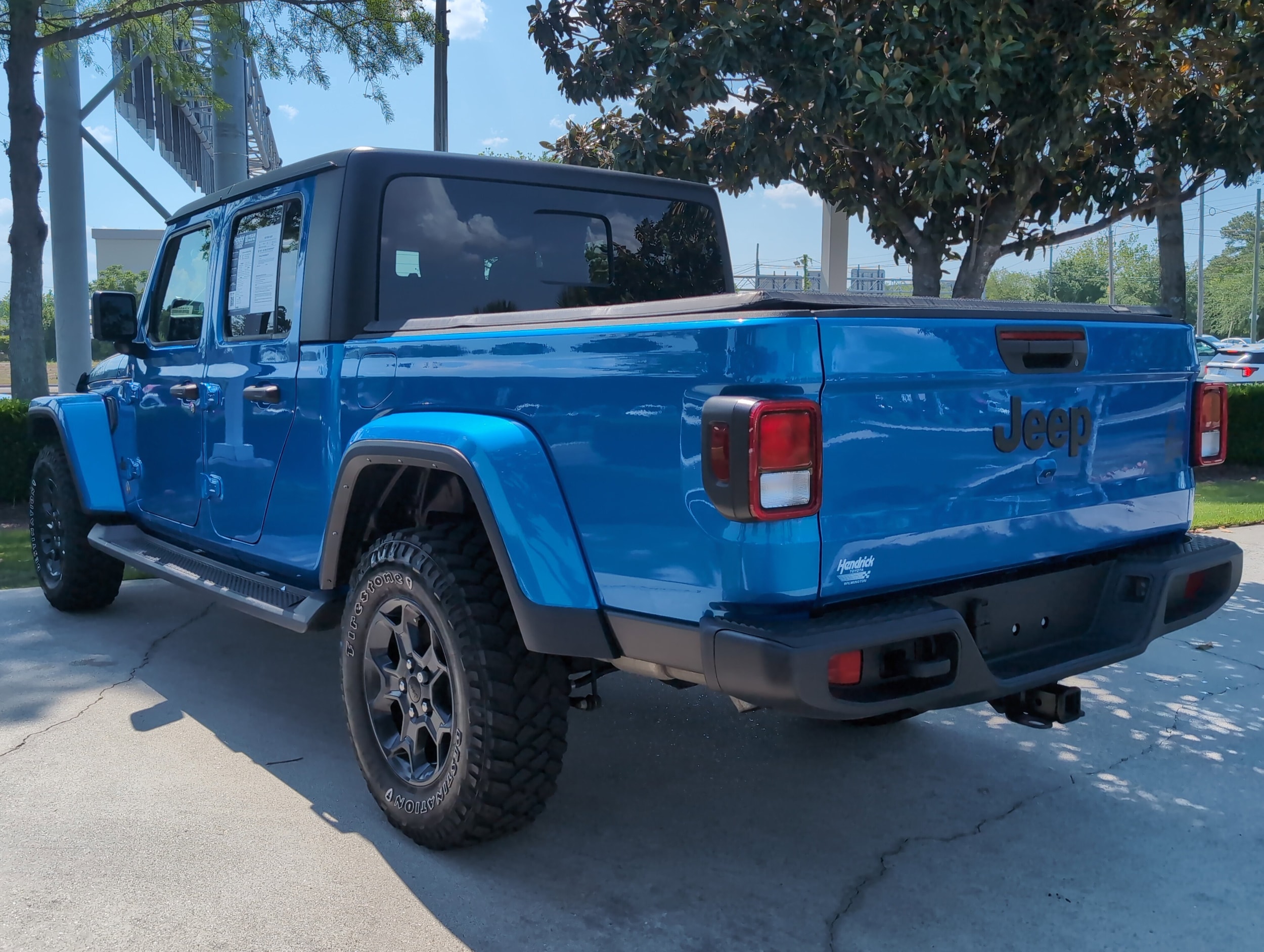 2023 Jeep Gladiator Willys photo 6