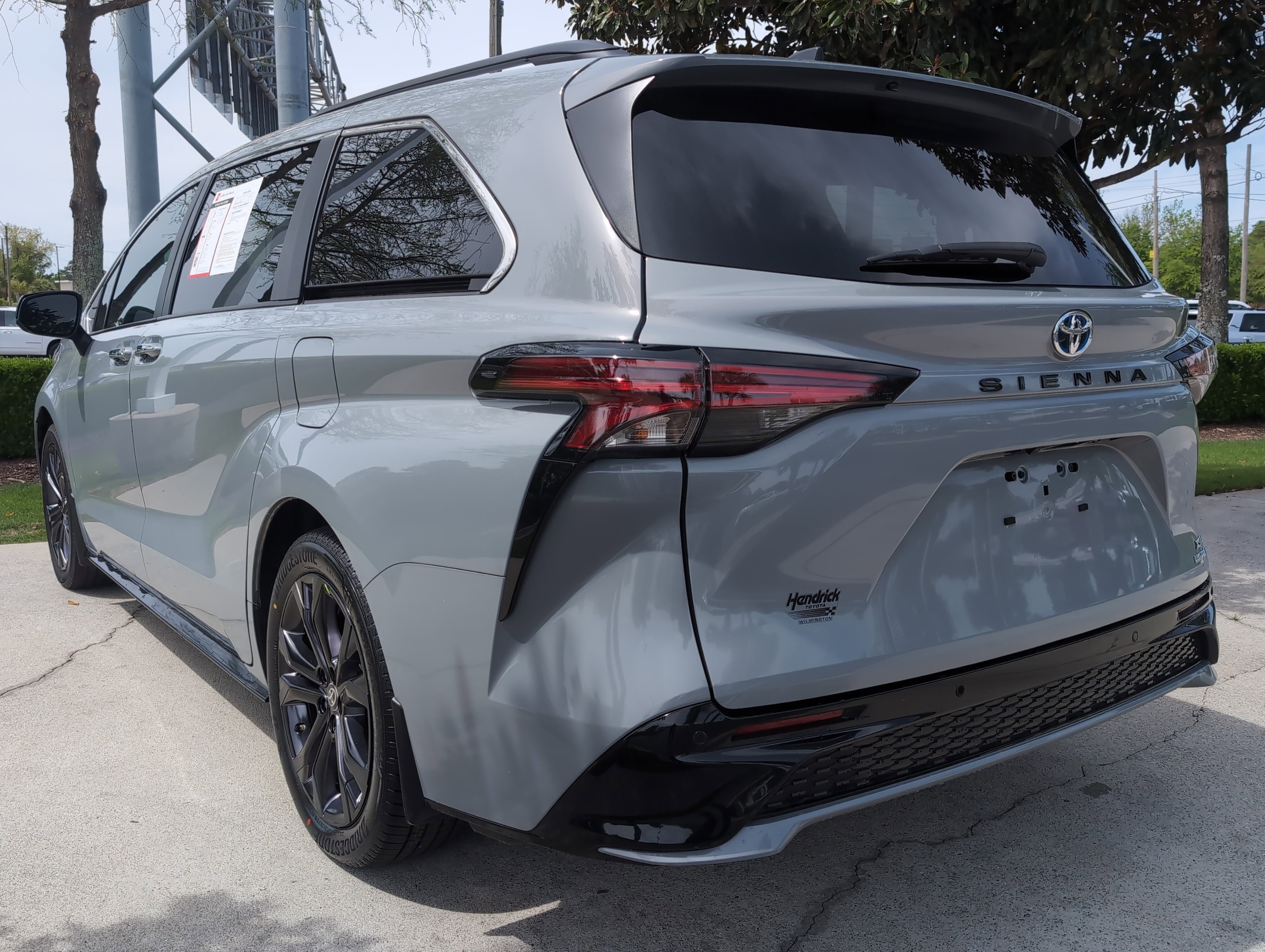 2024 Toyota Sienna XSE photo 3