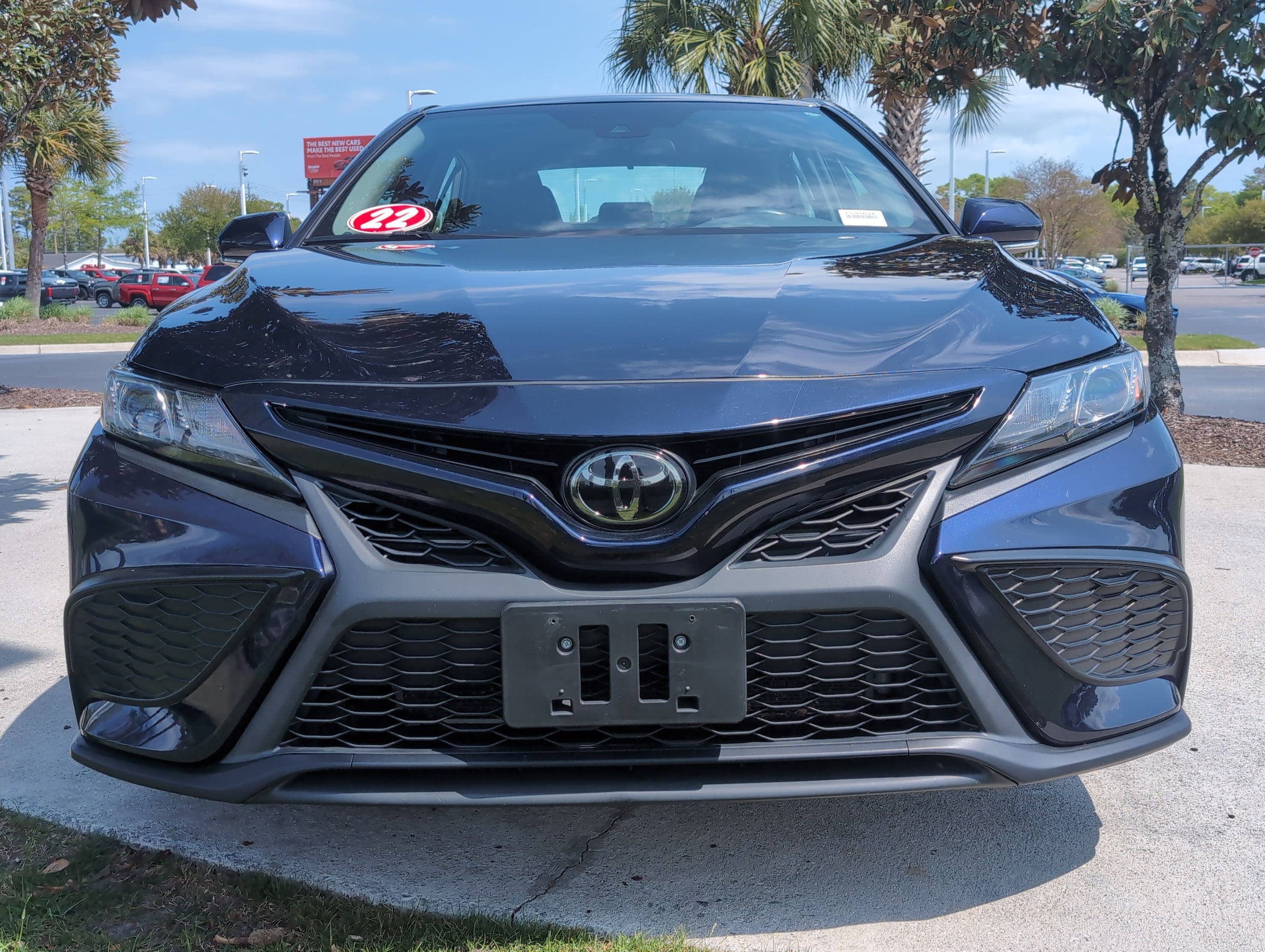 2022 Toyota Camry SE photo 5