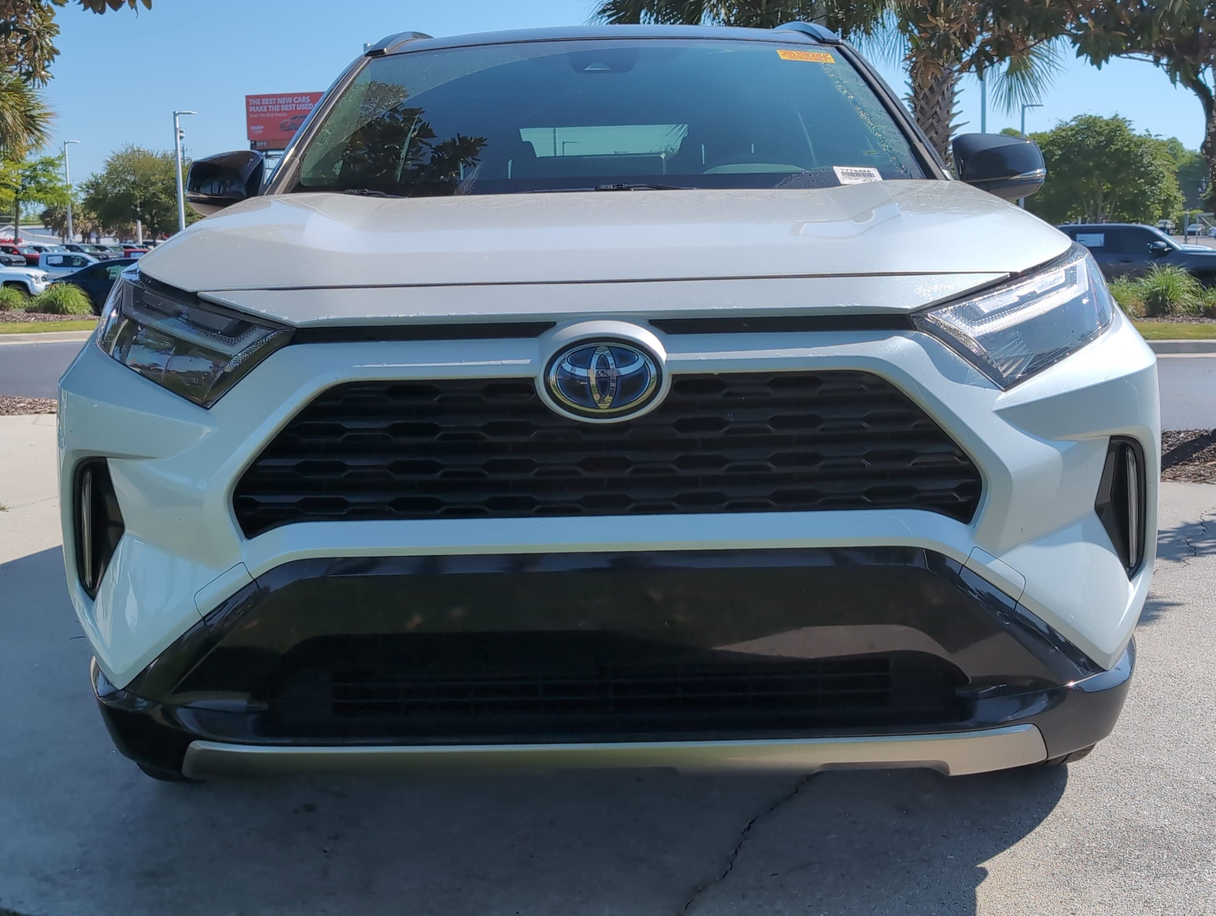 2023 Toyota RAV4 Hybrid XSE photo 3