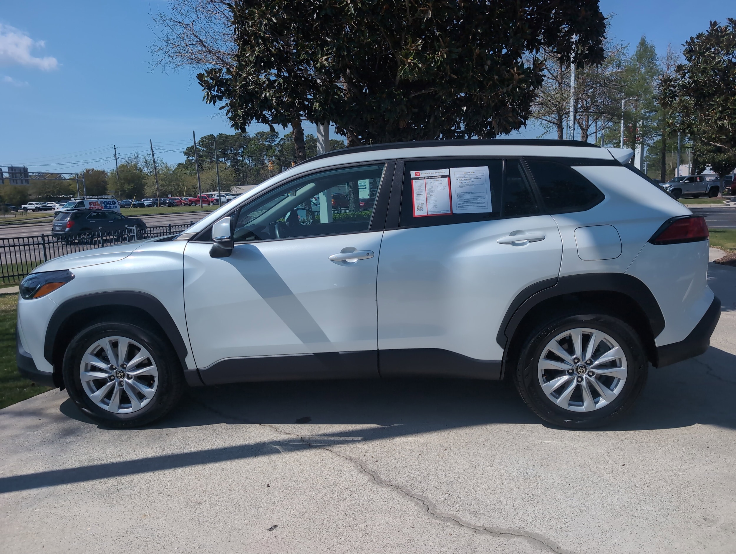 2022 Toyota Corolla Cross LE photo 6