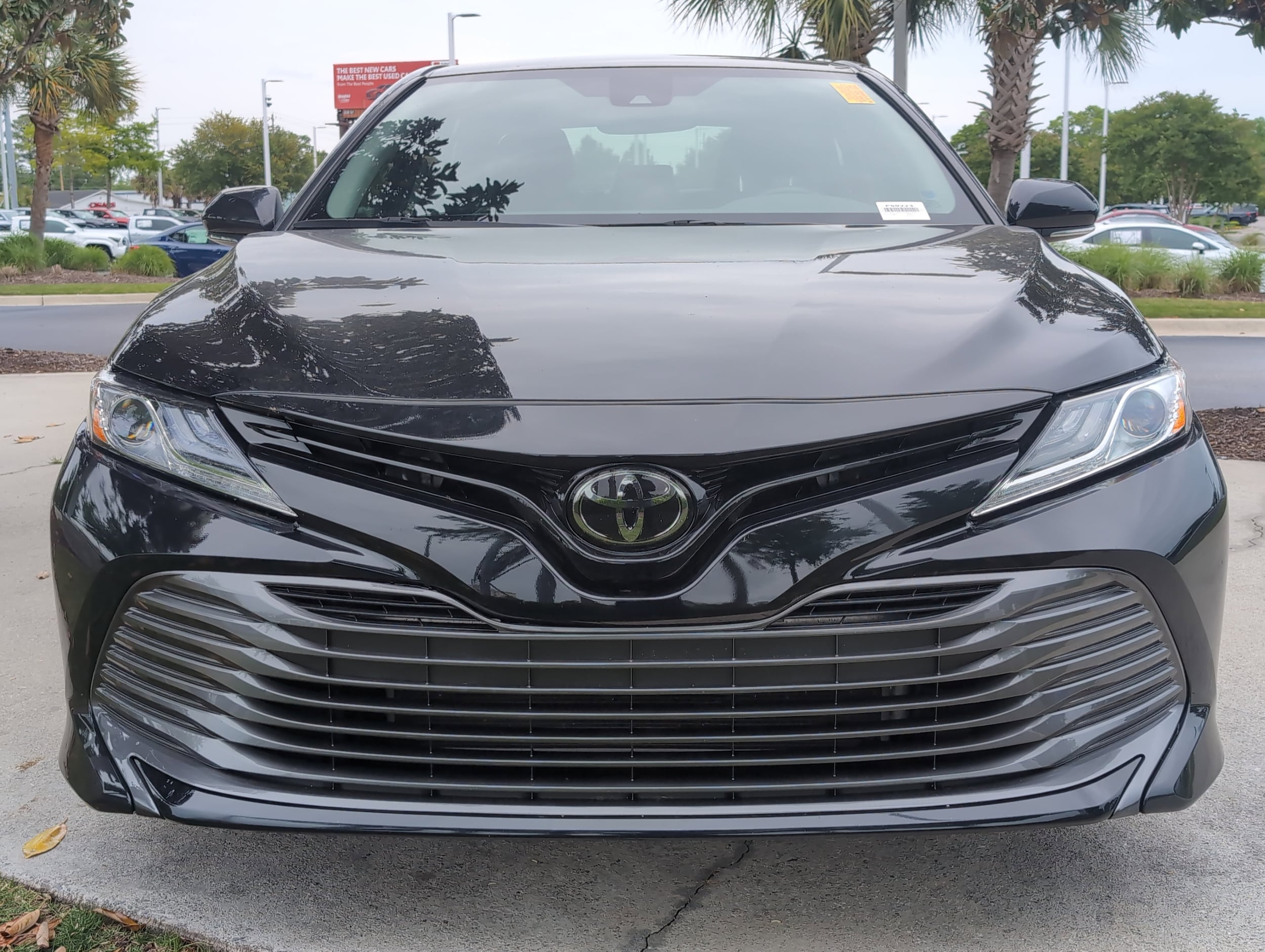 2020 Toyota Camry XLE photo 3