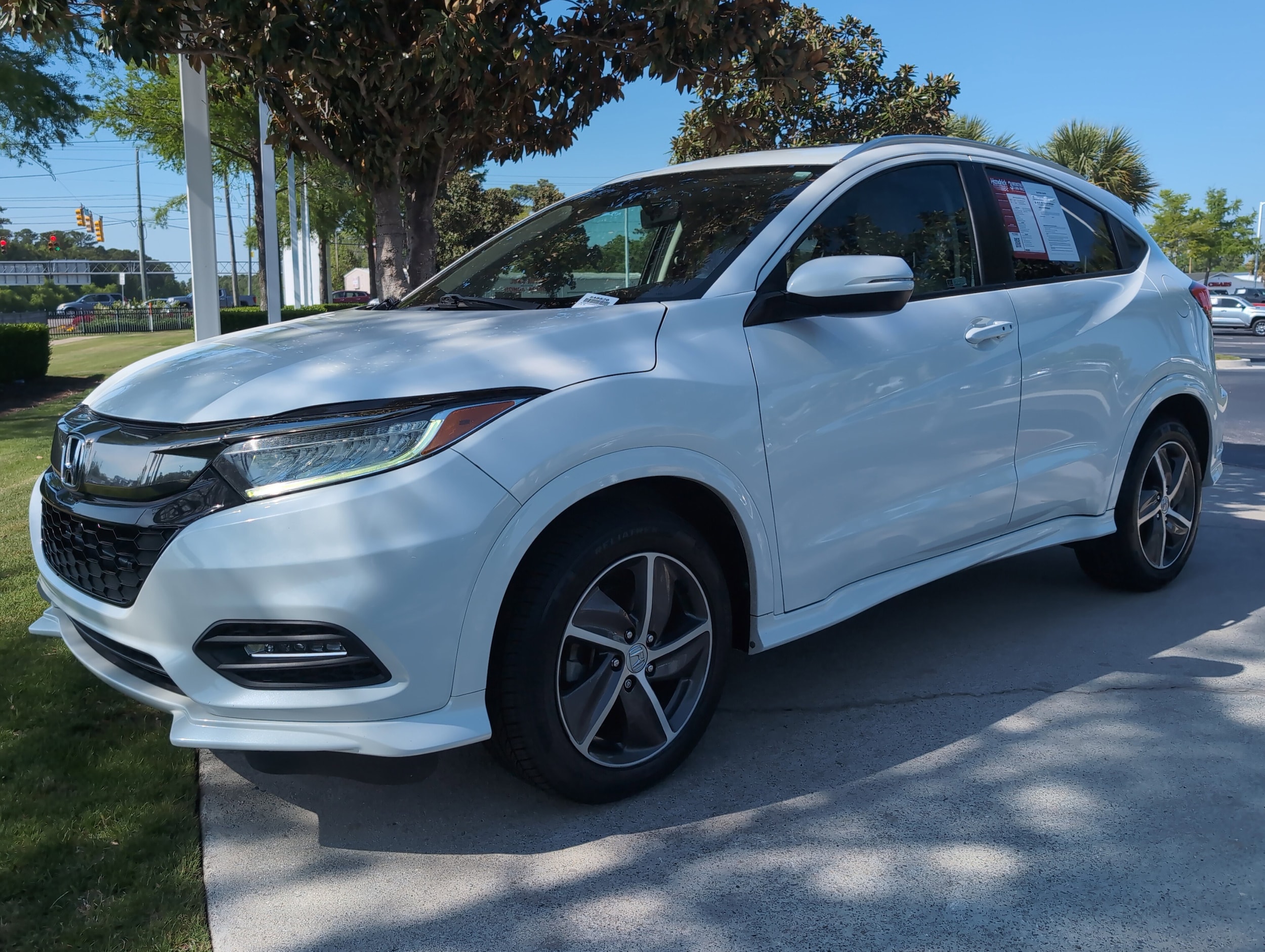 2019 Honda HR-V Touring photo 4