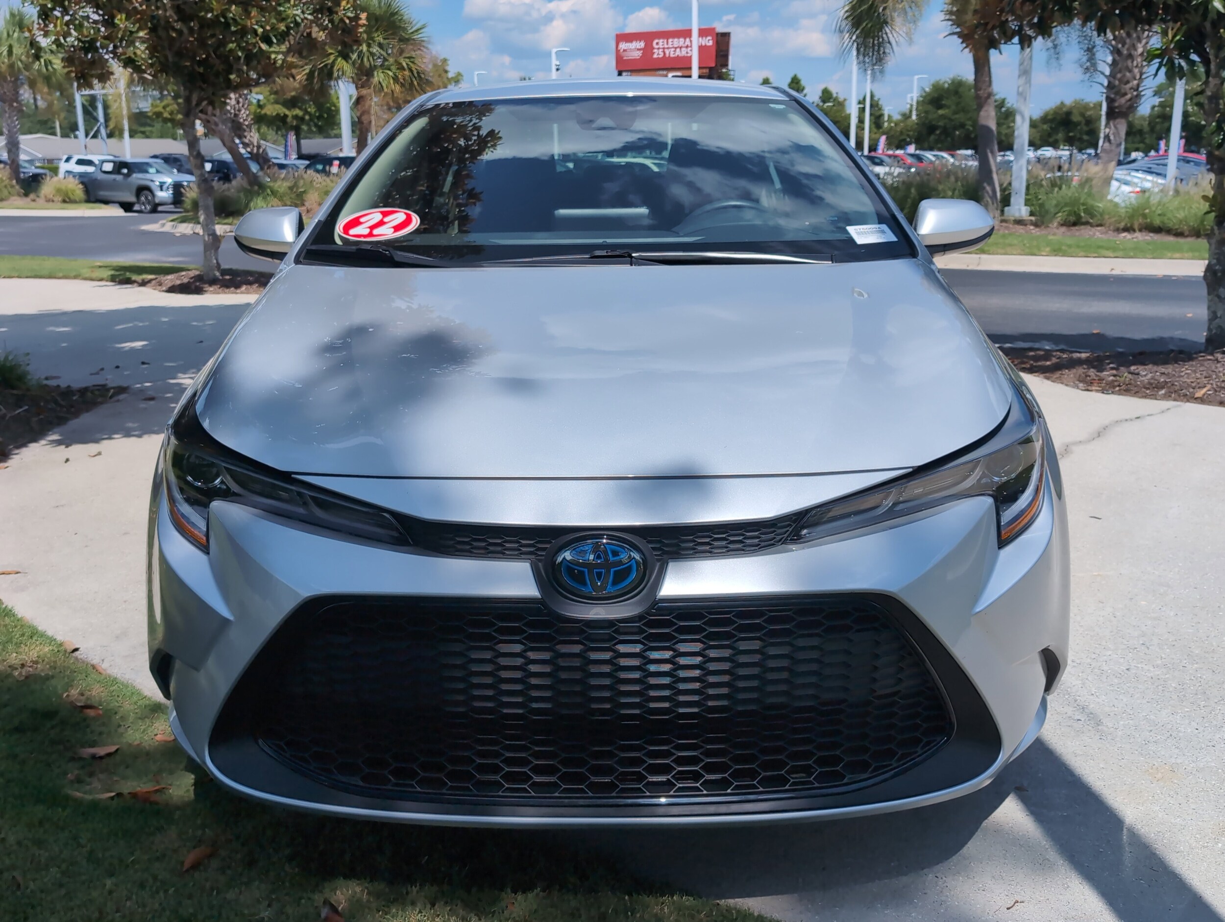 2022 Toyota Corolla Hybrid LE photo 2