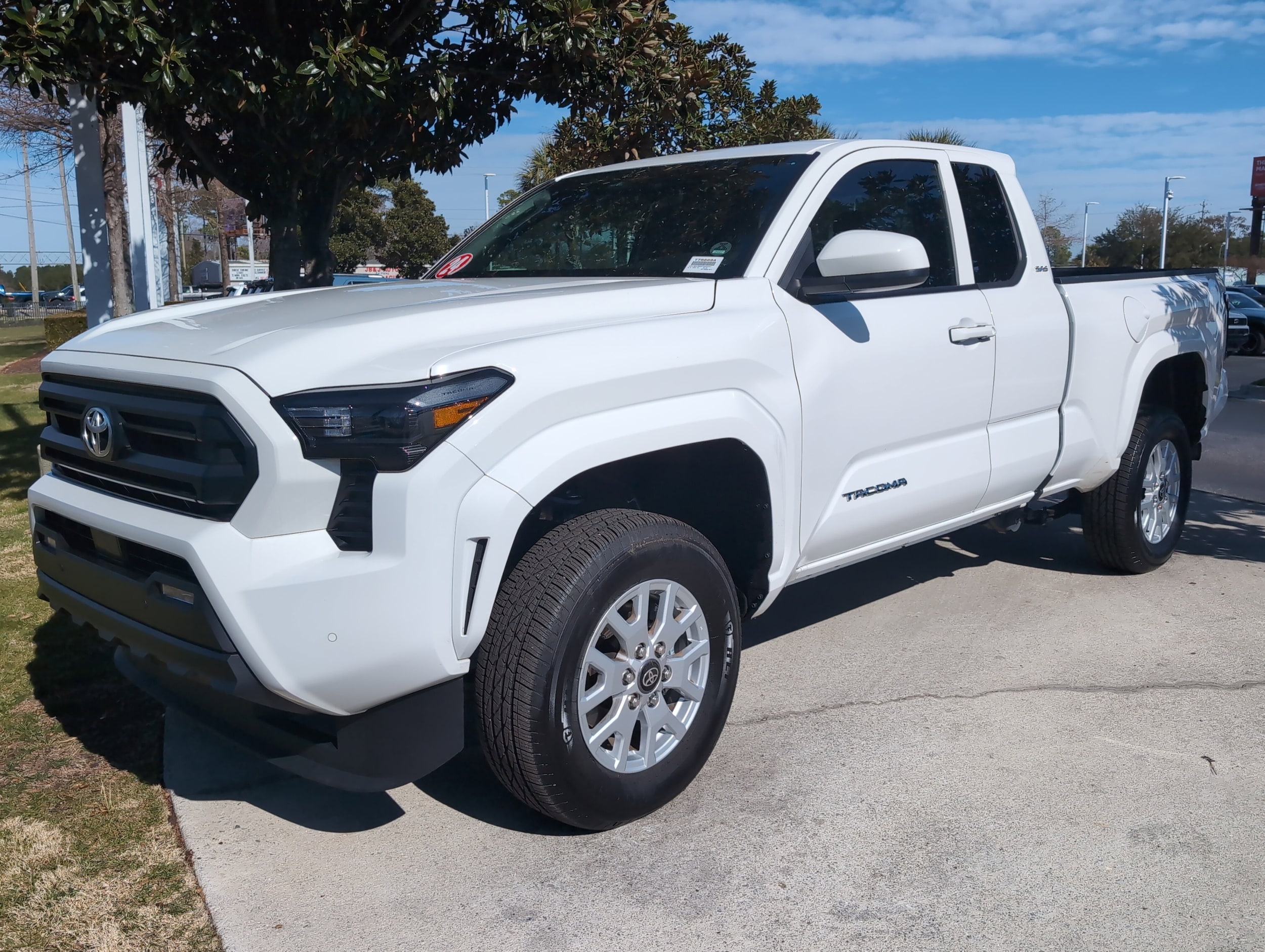 2024 Toyota Tacoma 4WD SR5 photo 4
