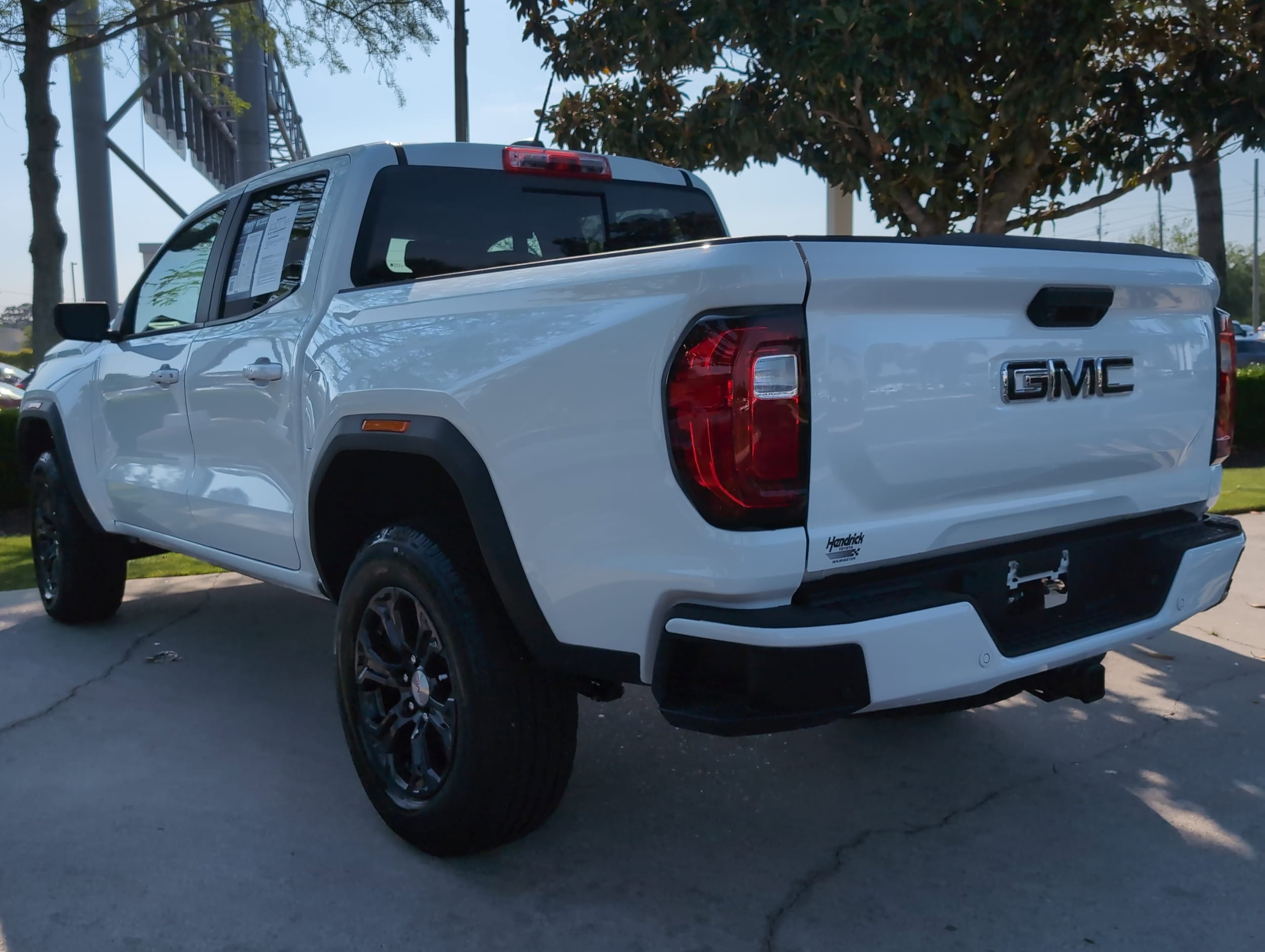2024 GMC Canyon 4WD AT4 photo 6