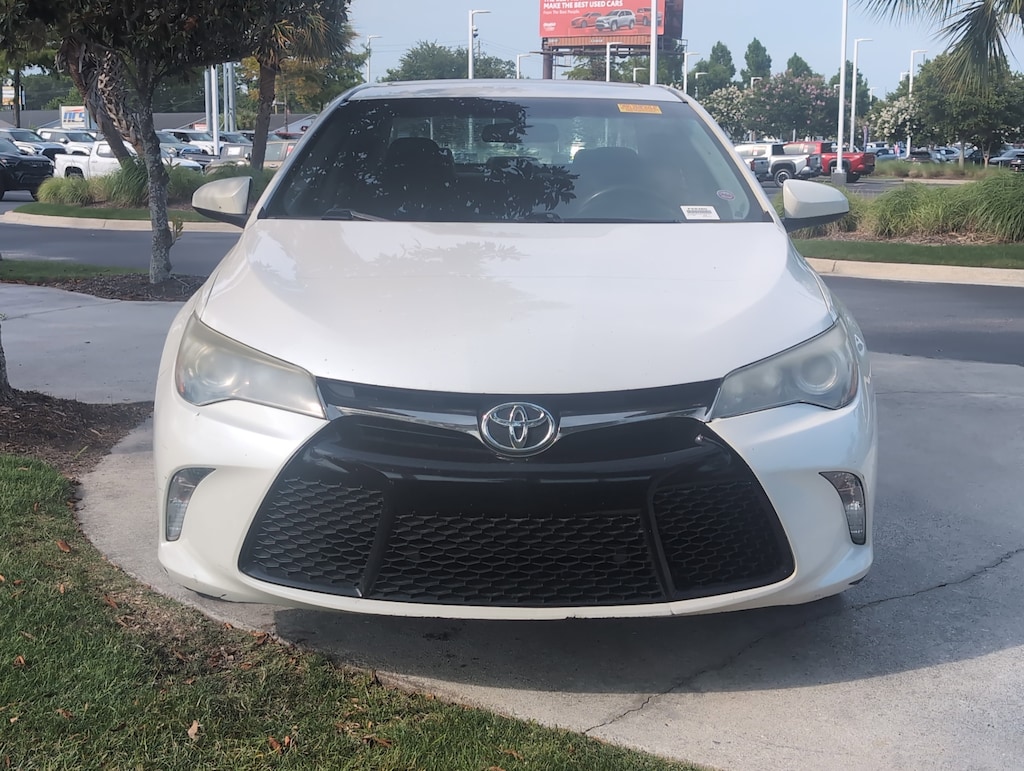 Used 2016 Toyota Camry SE Sedan