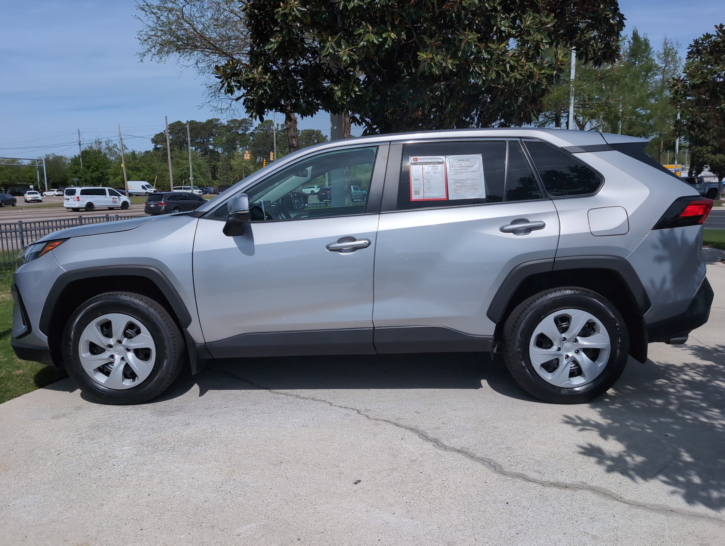 2024 Toyota RAV4 LE photo 6