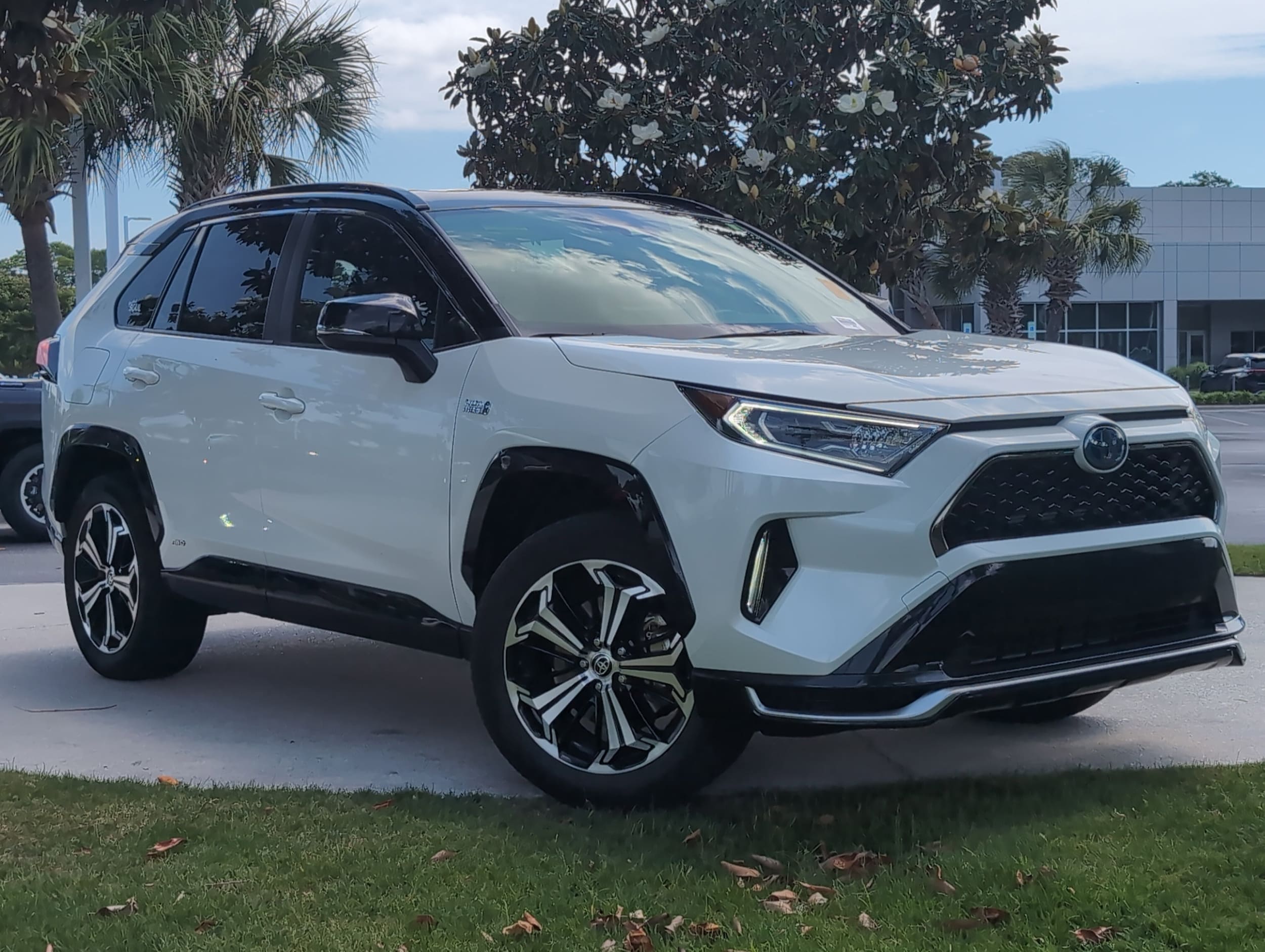 2021 Toyota RAV4 Prime XSE photo 2