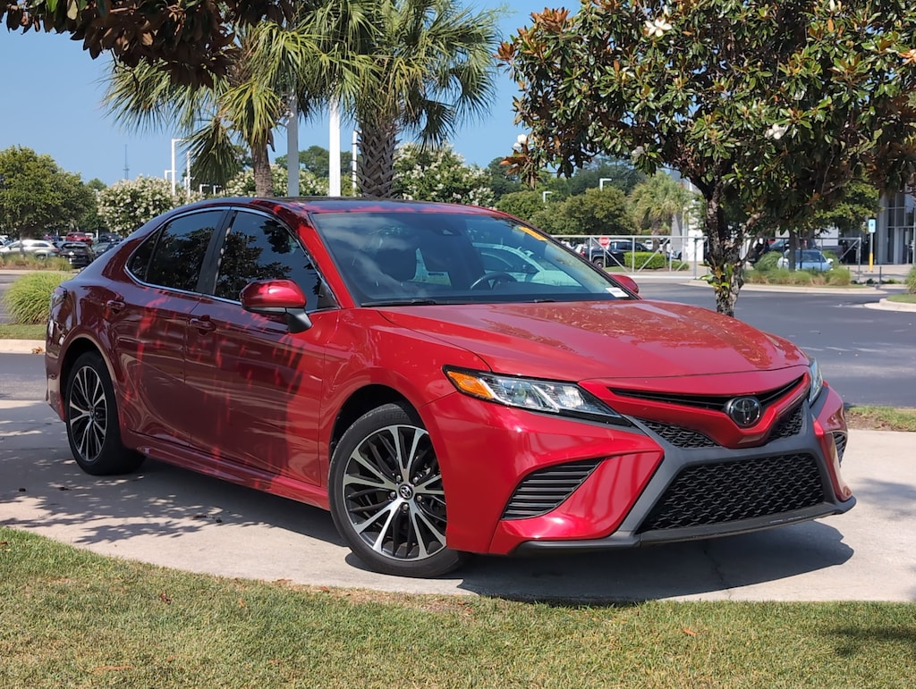 Used 2019 Toyota Camry SE Sedan