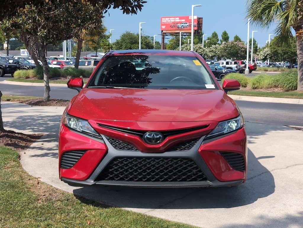 Used 2019 Toyota Camry SE Sedan