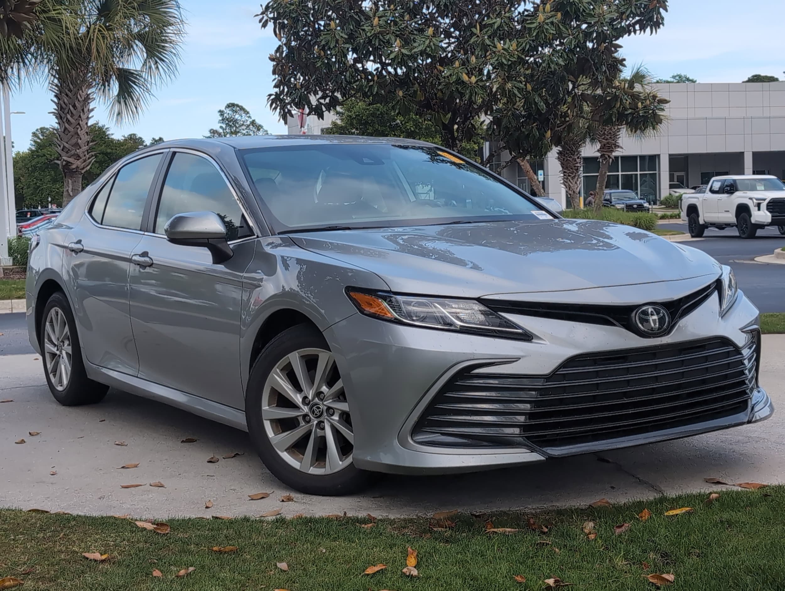 2023 Toyota Camry LE photo 2