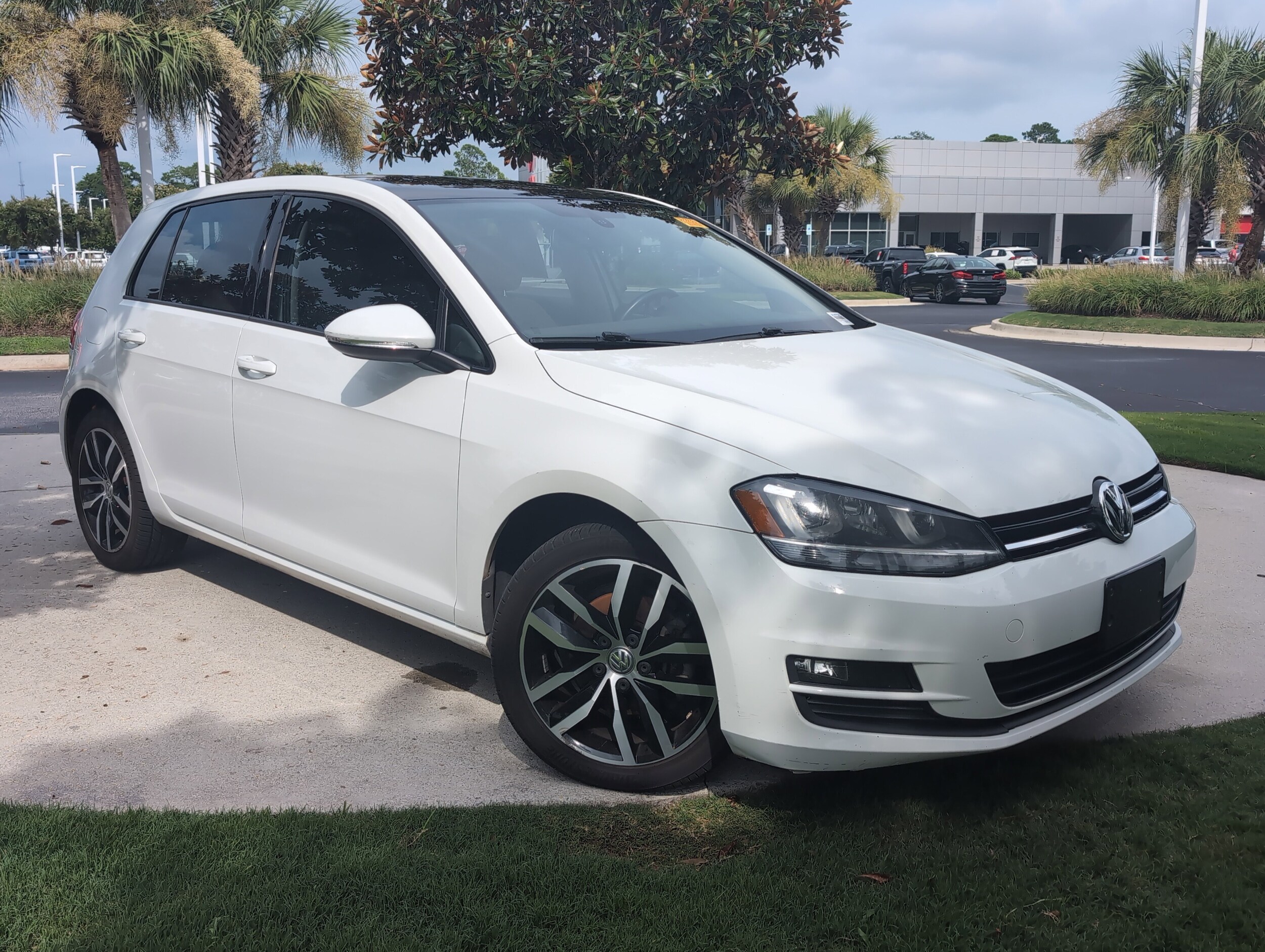 2015 Volkswagen Golf TSI SE photo 2