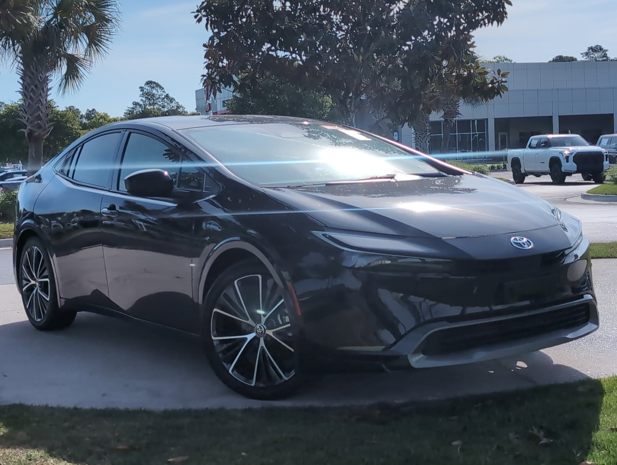 2023 Toyota Prius XLE photo 2