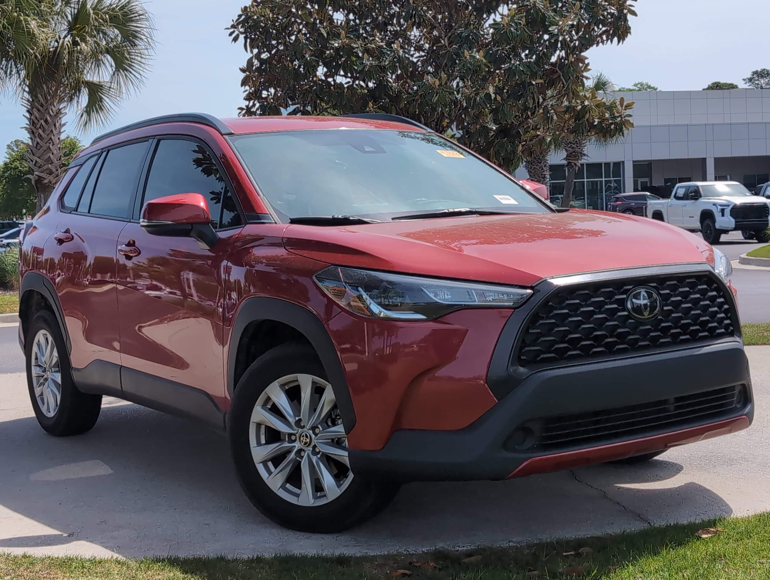 2022 Toyota Corolla Cross LE photo 2