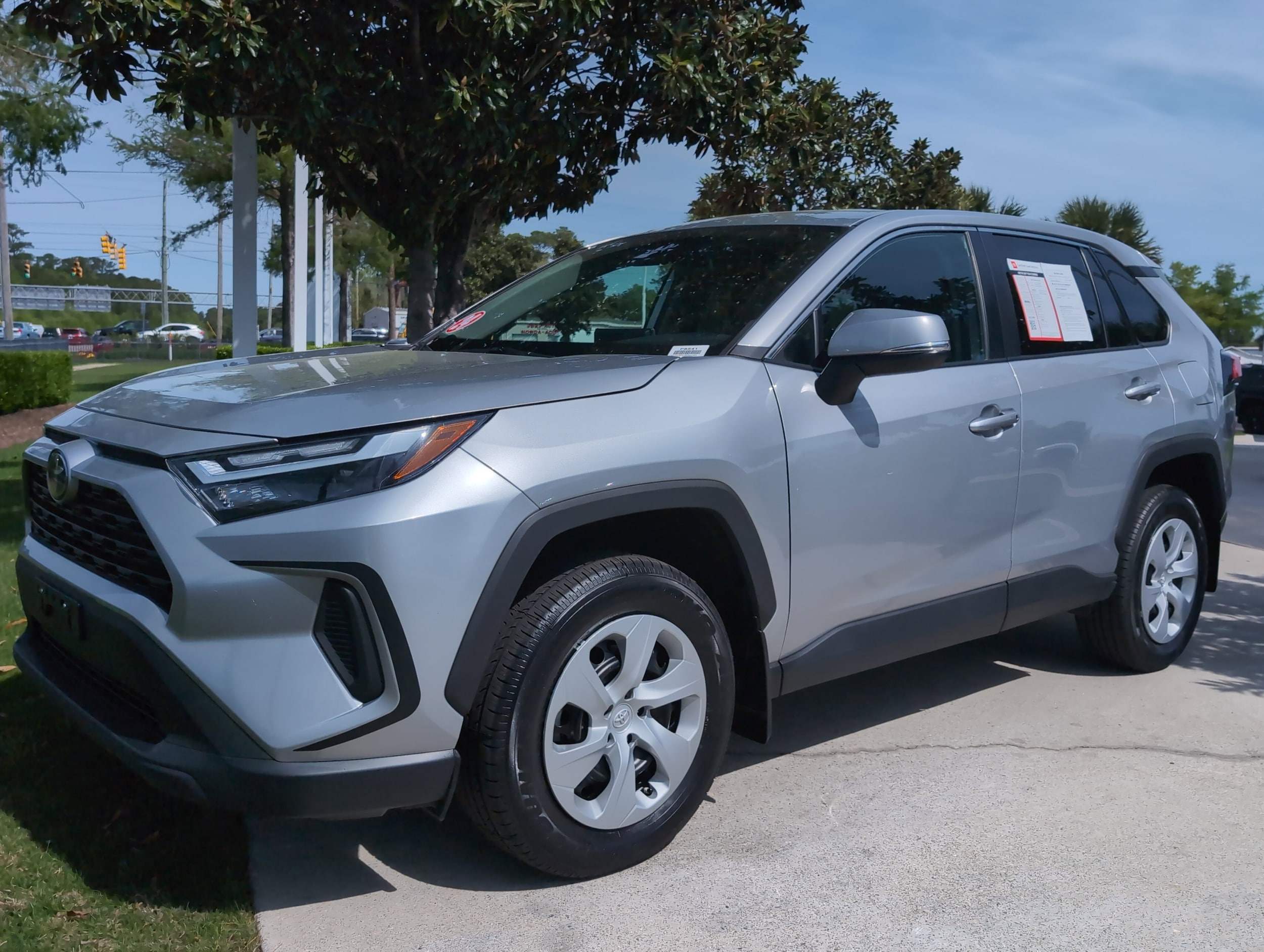 2024 Toyota RAV4 LE photo 4