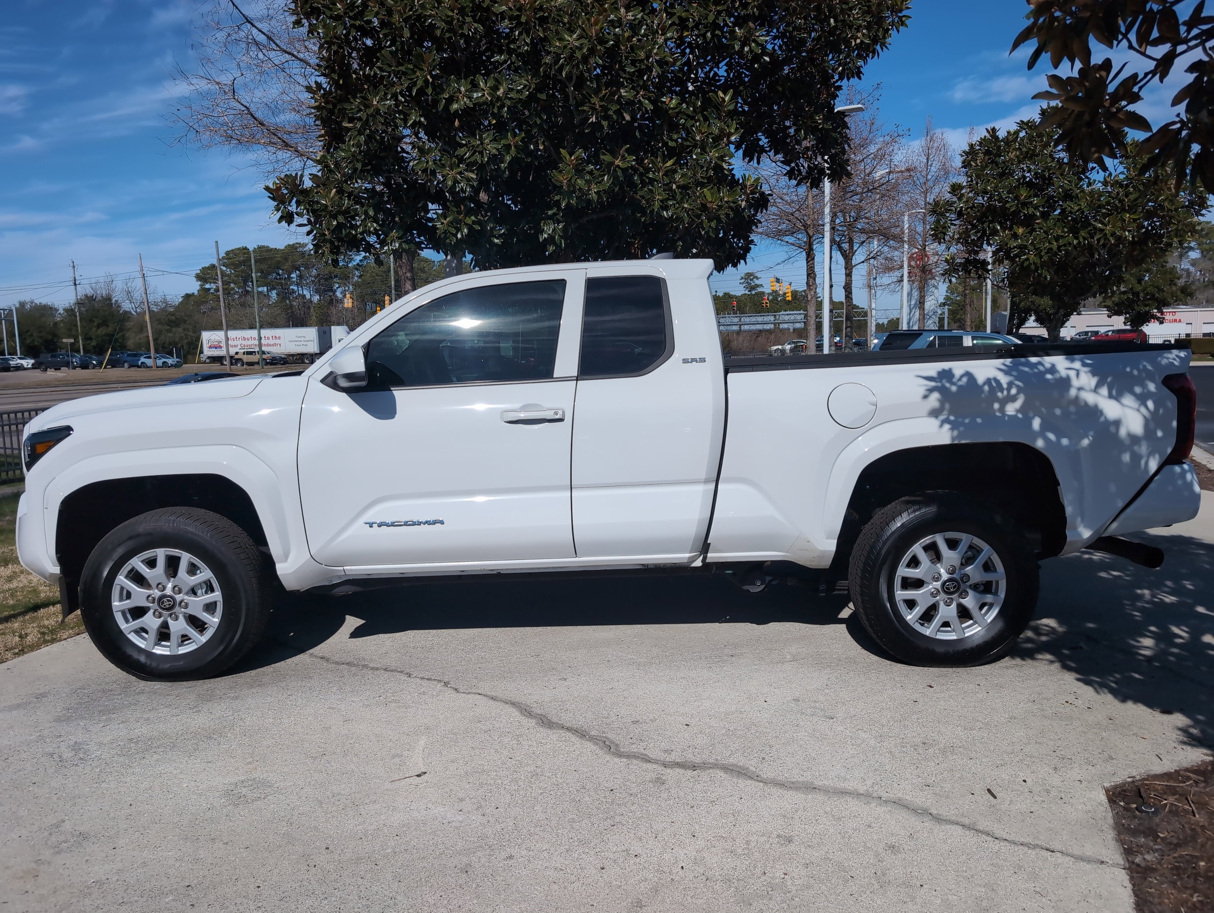 2024 Toyota Tacoma 4WD SR5 photo 6