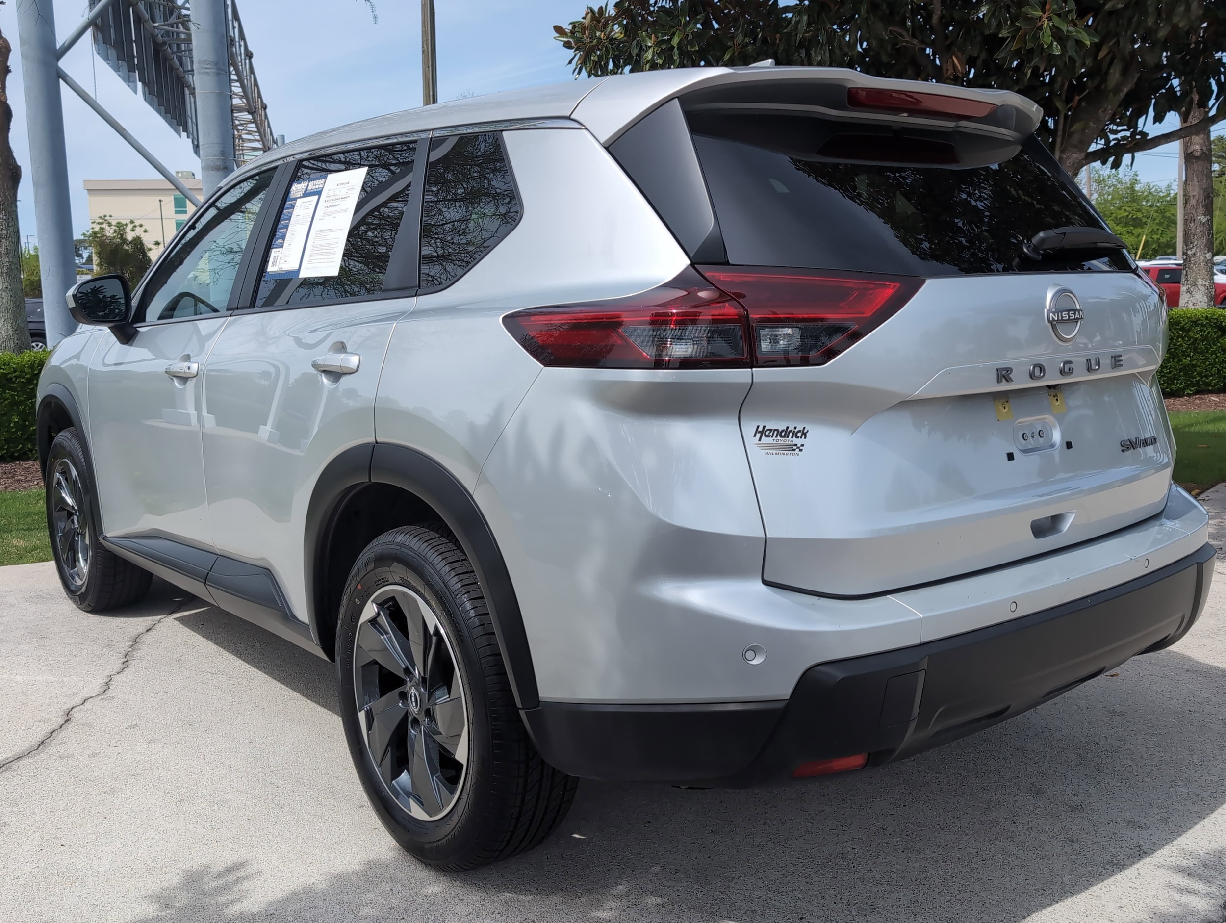 2024 Nissan Rogue SV photo 3