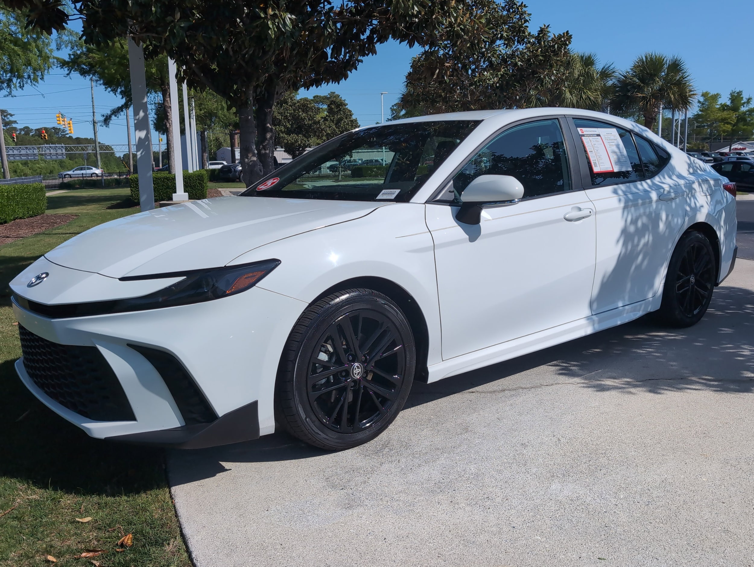 2025 Toyota Camry SE photo 4