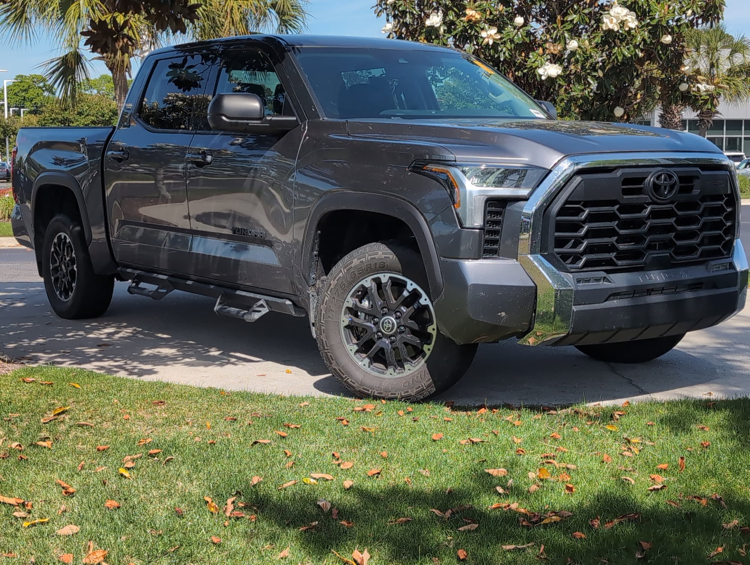 2023 Toyota Tundra 4WD SR5 photo 2