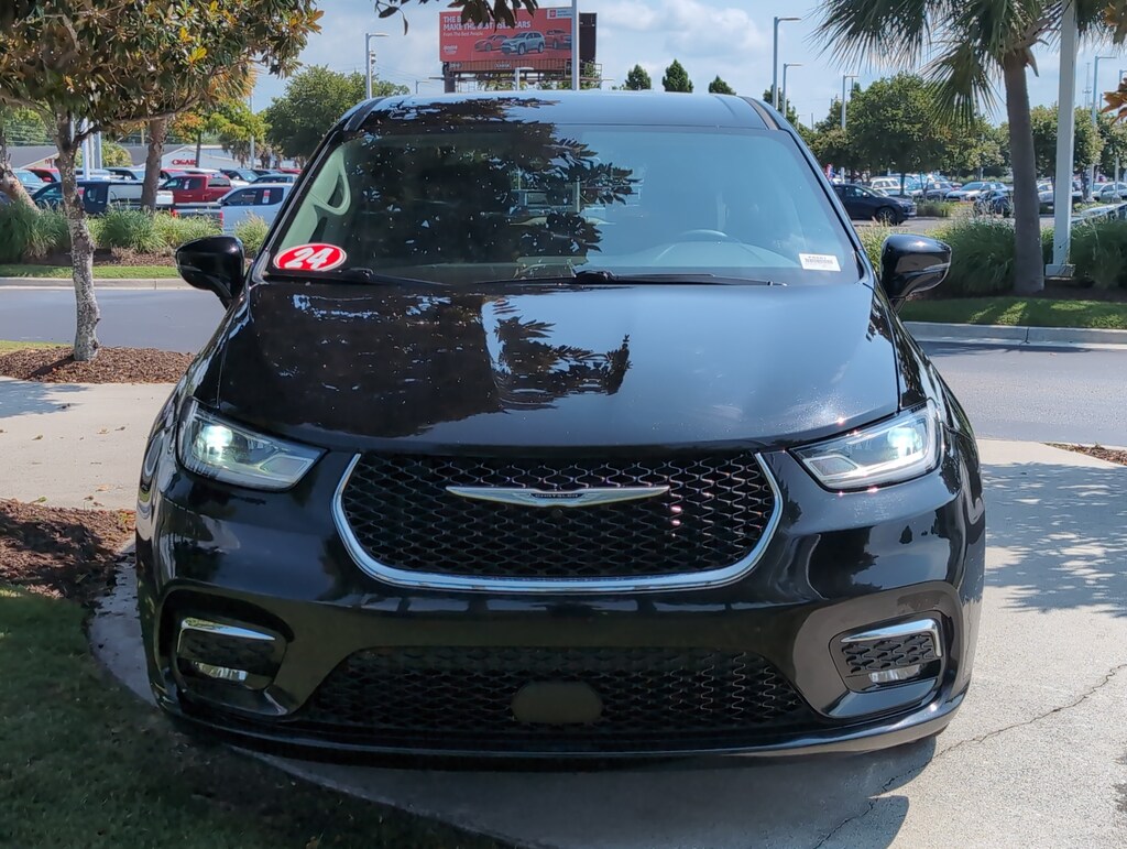 Used 2024 Chrysler Pacifica Touring L Minivan