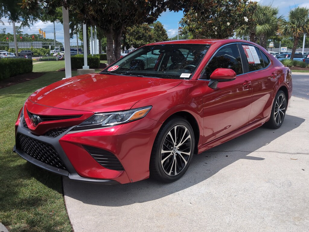 Used 2019 Toyota Camry SE Sedan