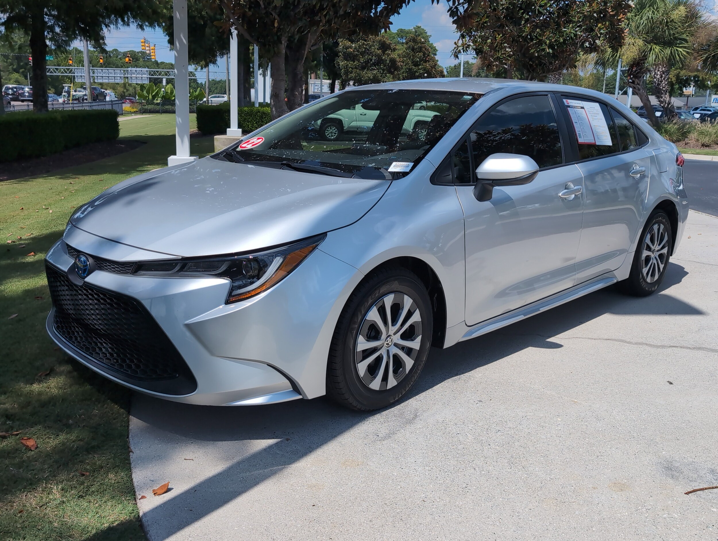2022 Toyota Corolla Hybrid LE photo 3