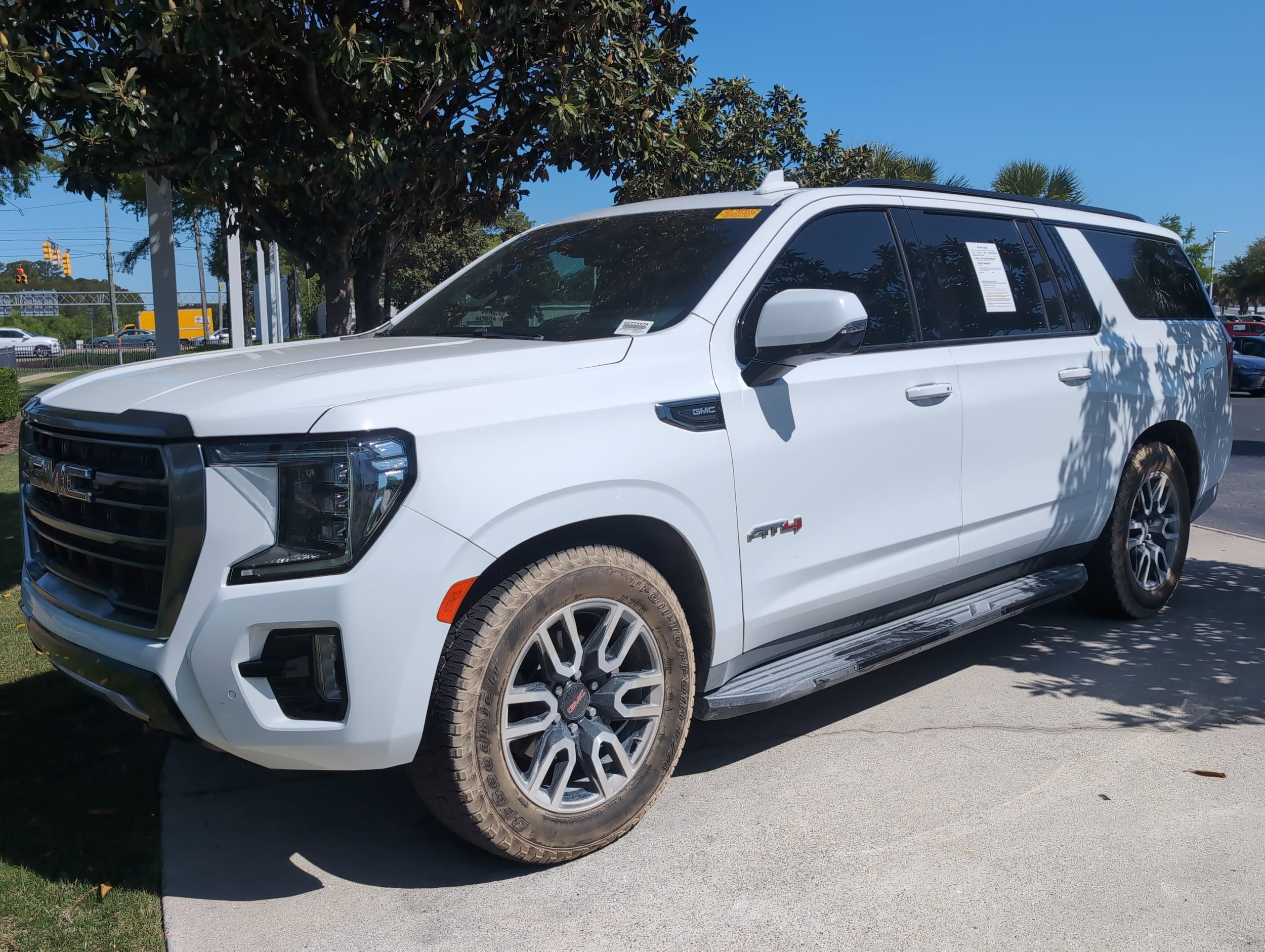 2023 GMC Yukon XL AT4 photo 4