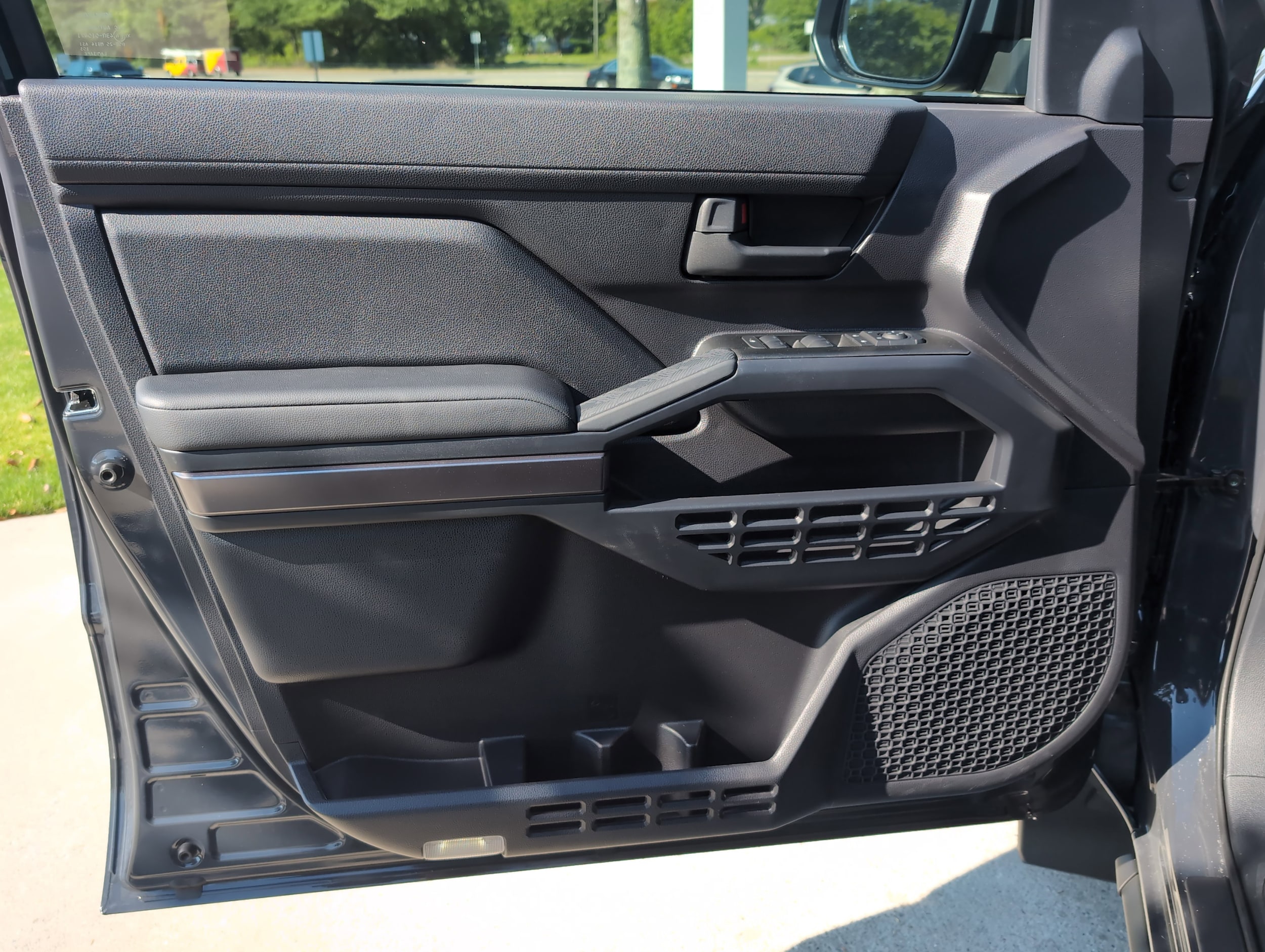 2025 Toyota 4Runner SR5 photo 2