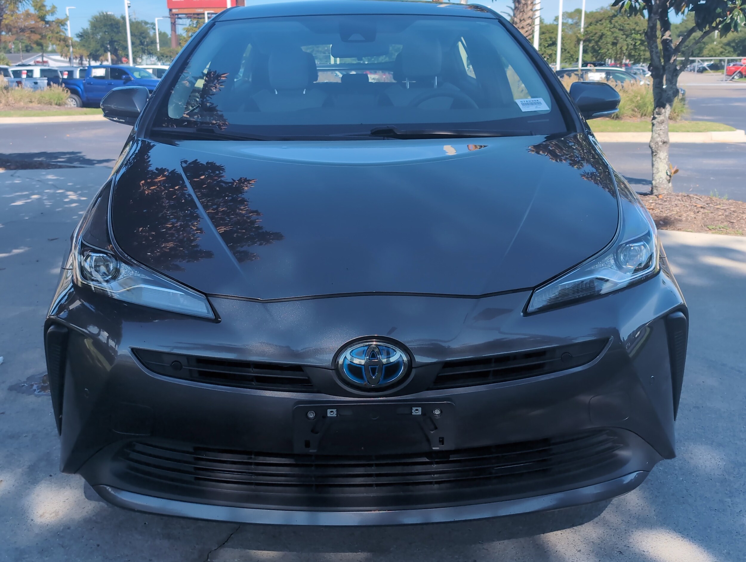 2021 Toyota Prius LE photo 2