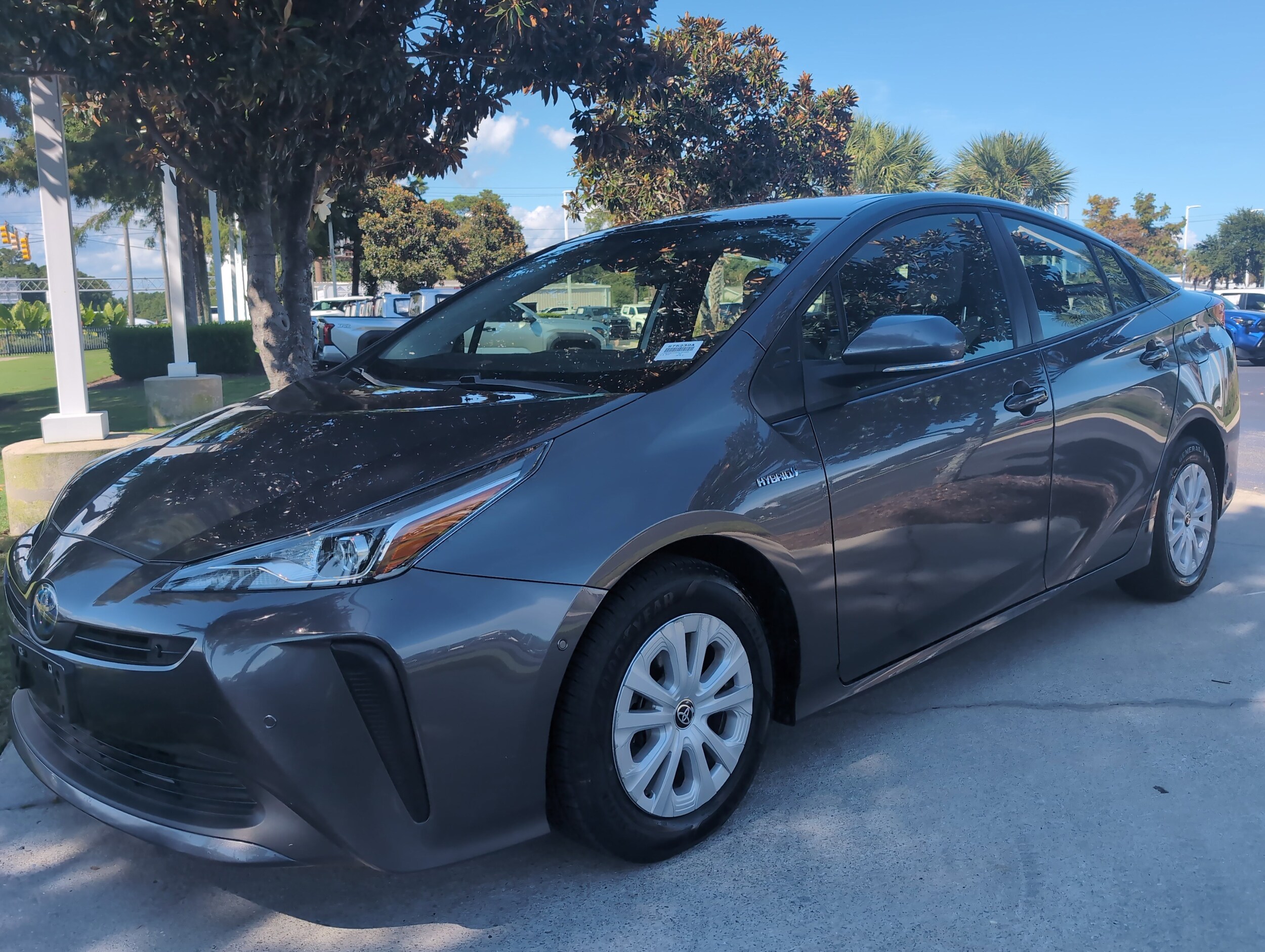 2021 Toyota Prius LE photo 3