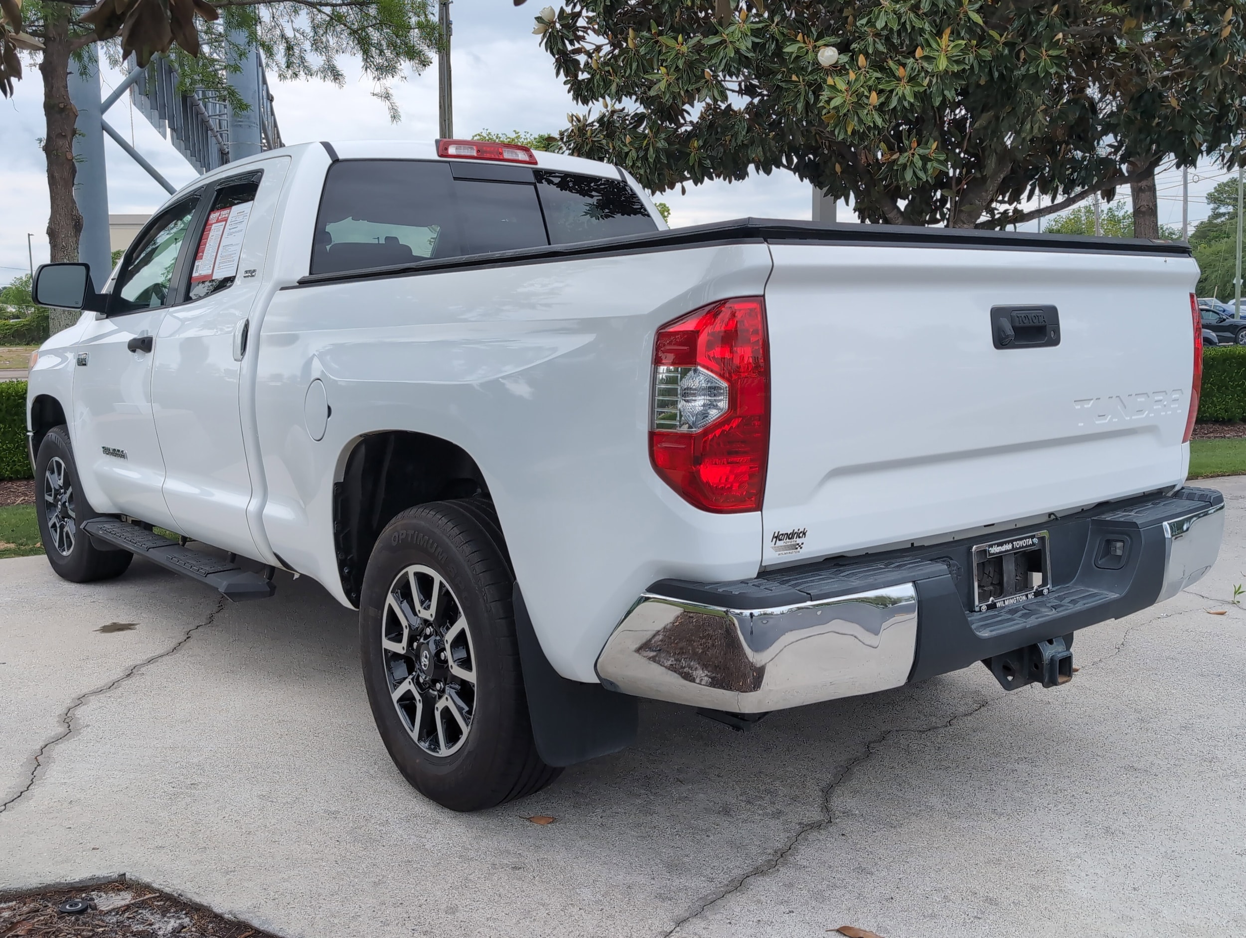2017 Toyota Tundra 4WD SR5 photo 3