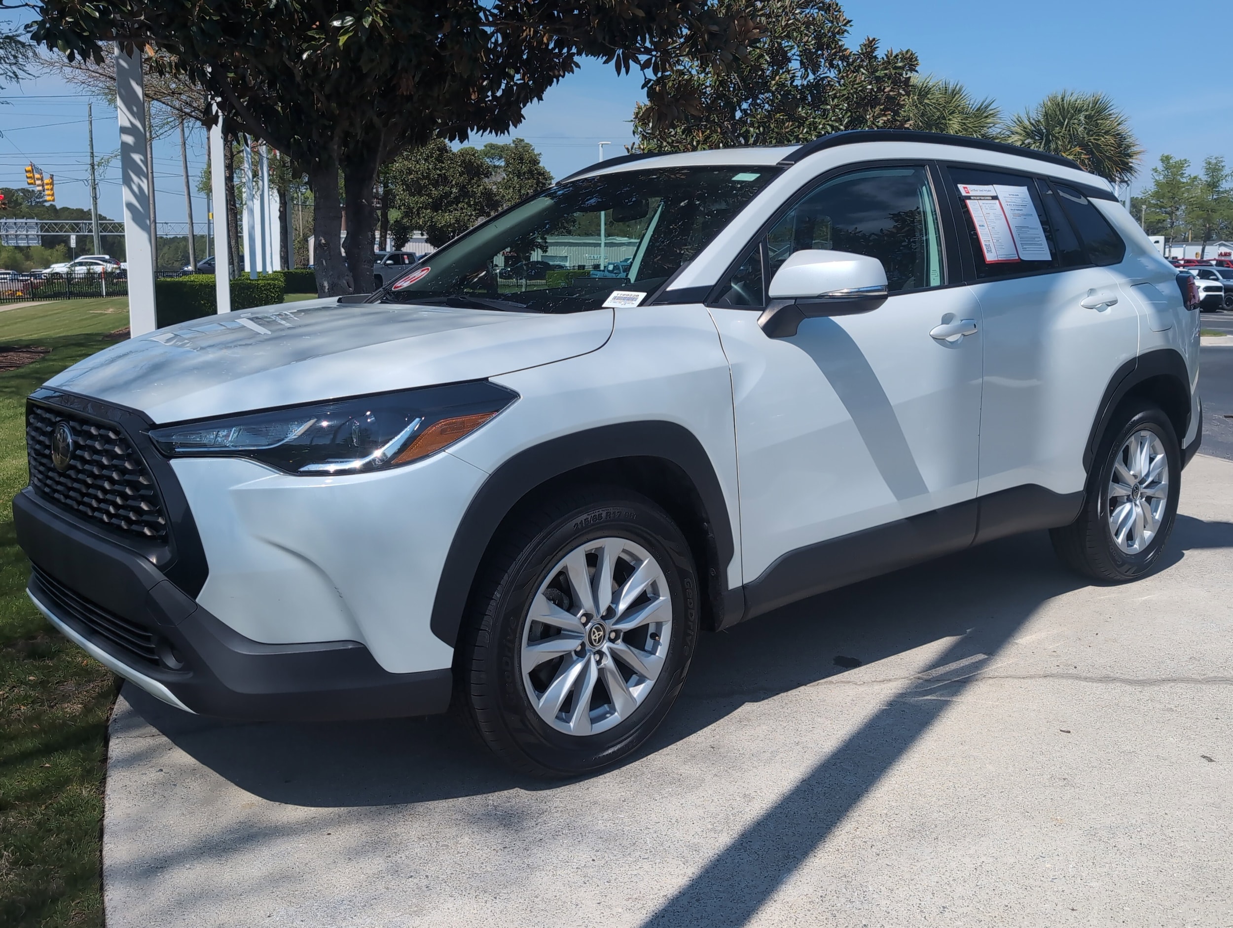 2022 Toyota Corolla Cross LE photo 4