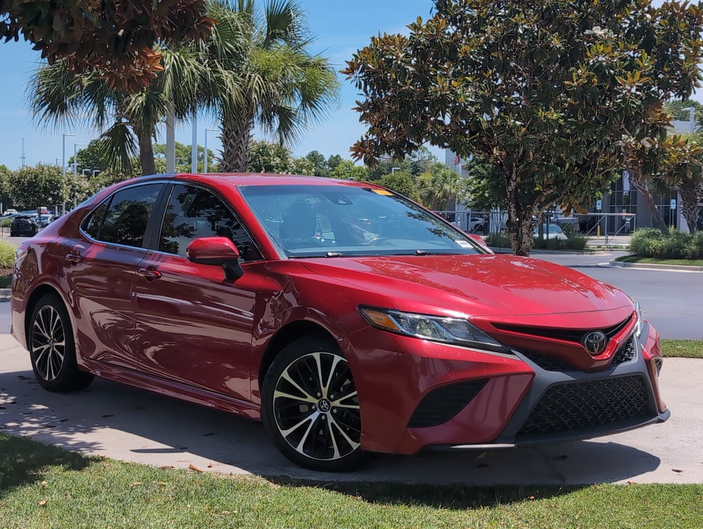Used 2019 Toyota Camry SE Sedan
