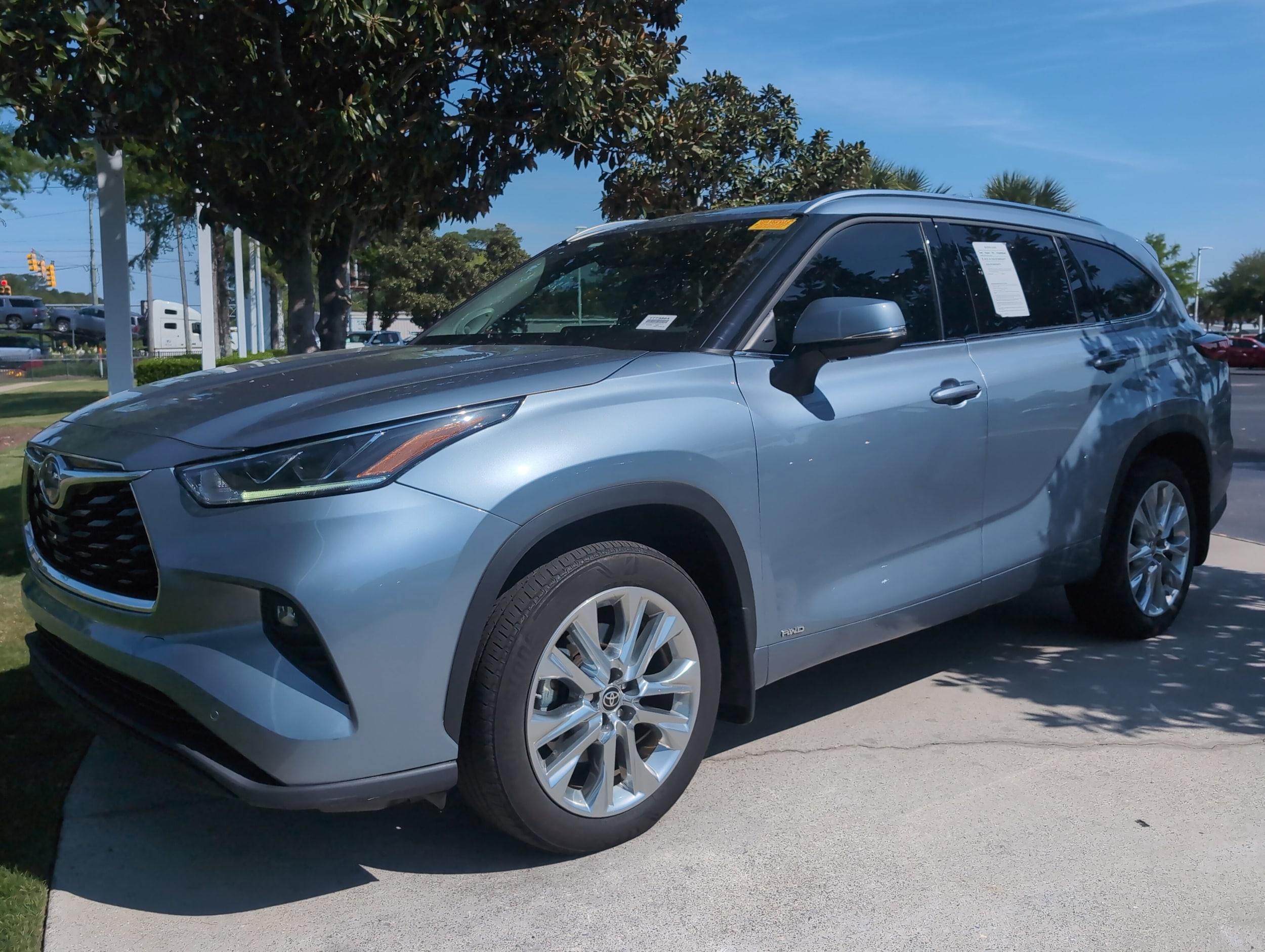 2023 Toyota Highlander Hybrid Limited photo 4