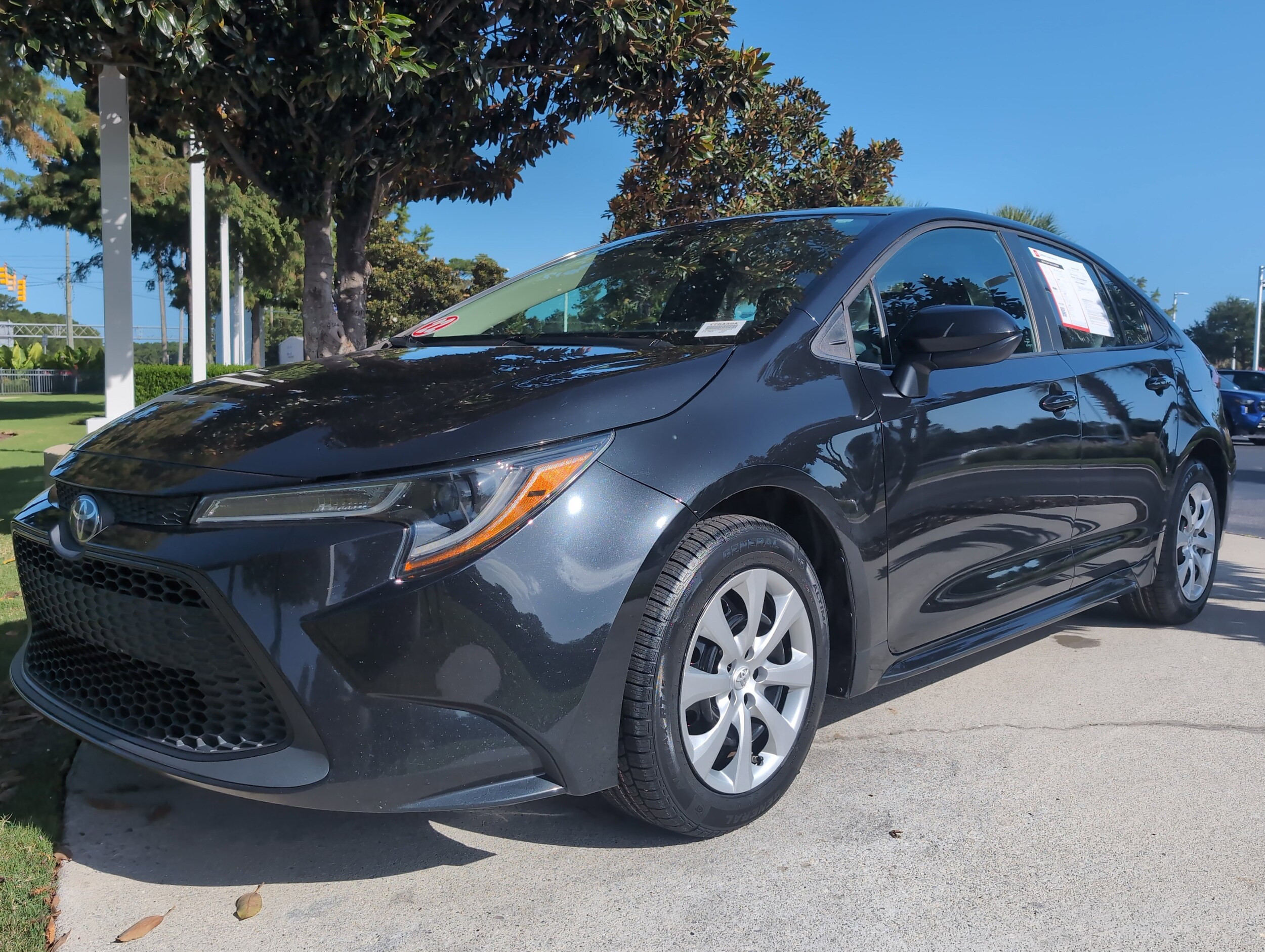 2022 Toyota Corolla LE photo 3
