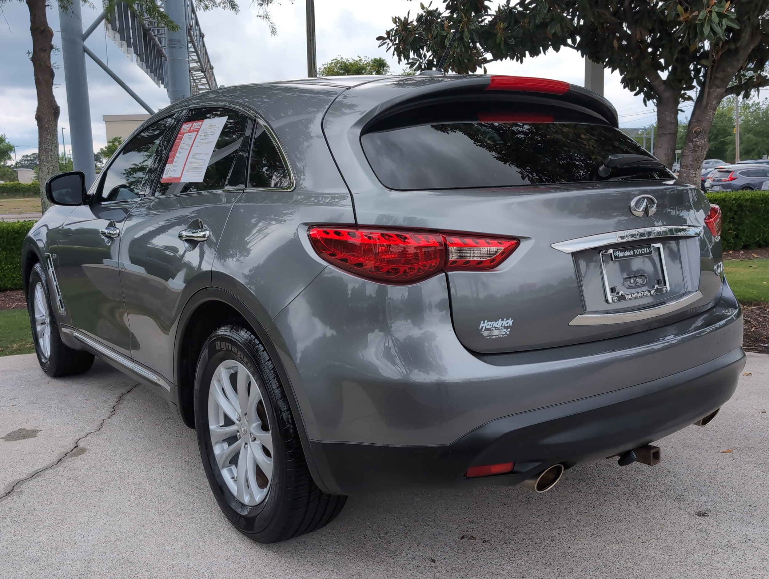 2017 INFINITI QX70 photo 3