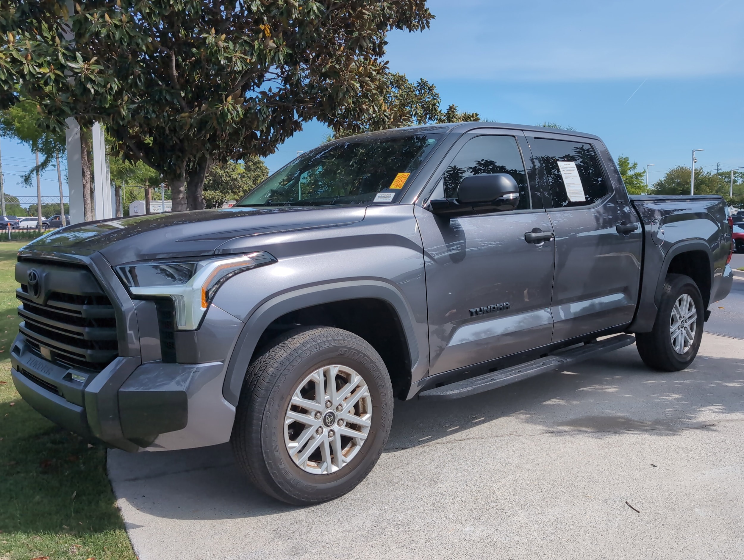 2023 Toyota Tundra 4WD SR5 photo 4