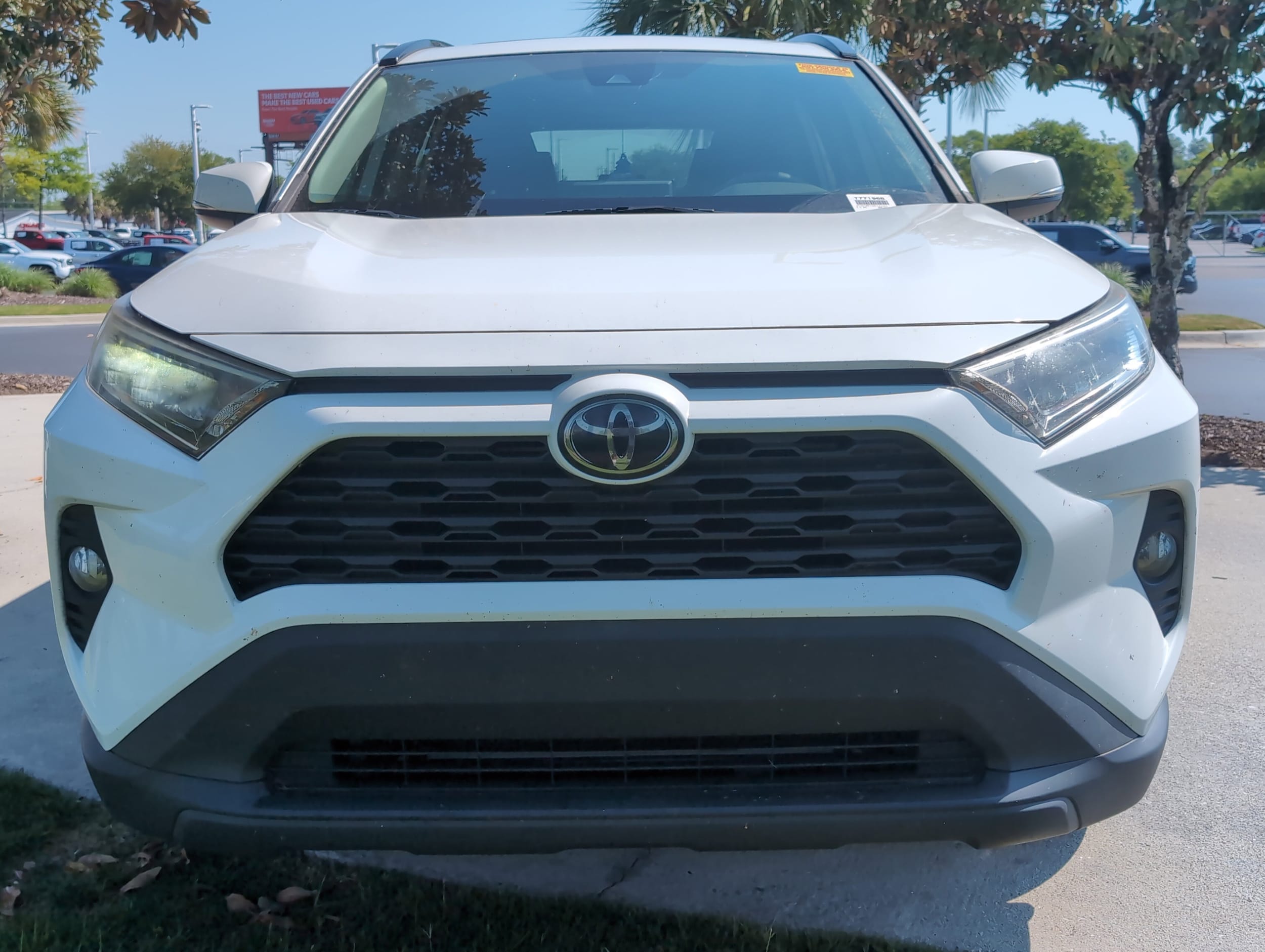 2021 Toyota RAV4 XLE photo 3