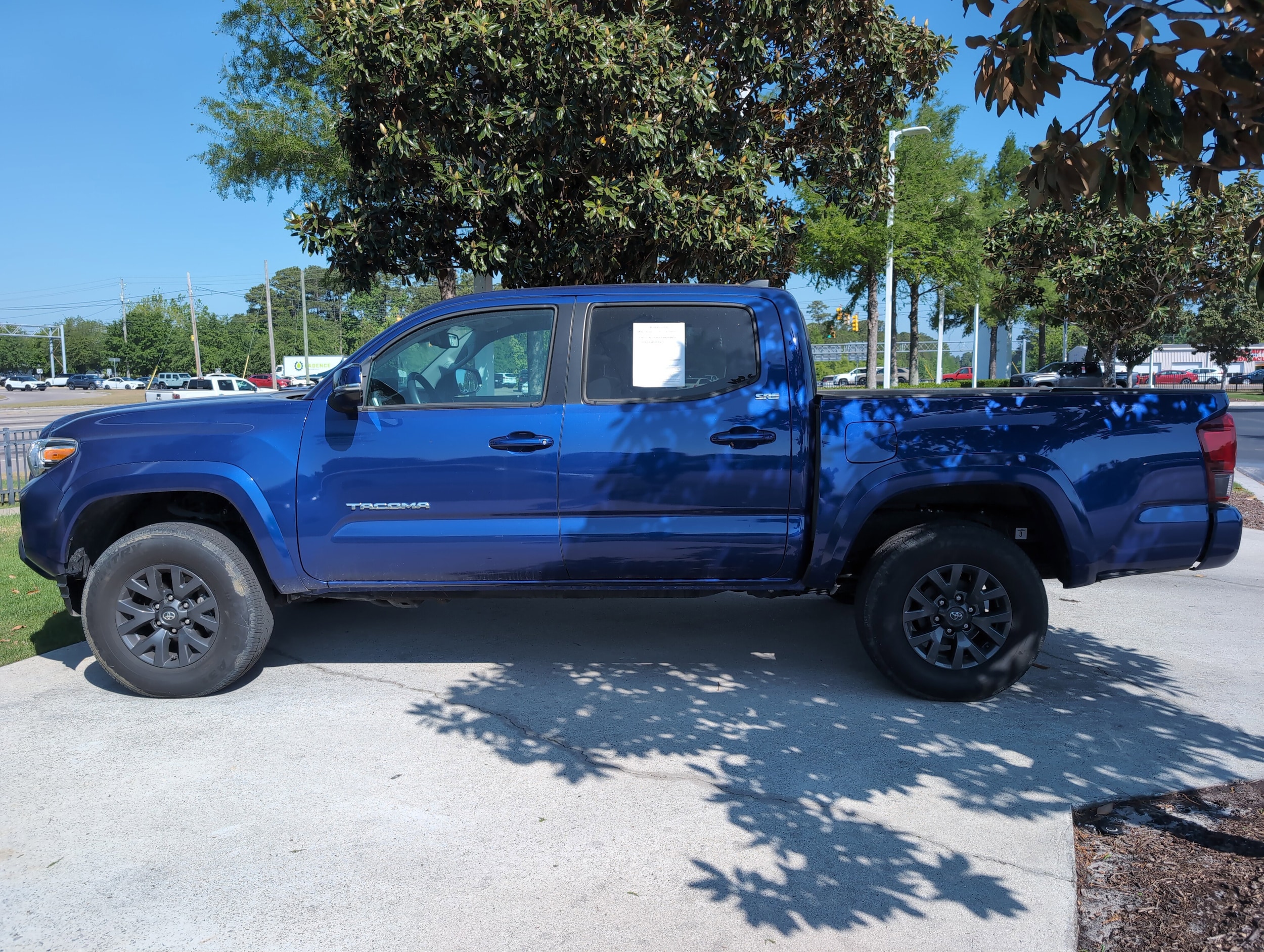 2023 Toyota Tacoma 4WD SR5 photo 6
