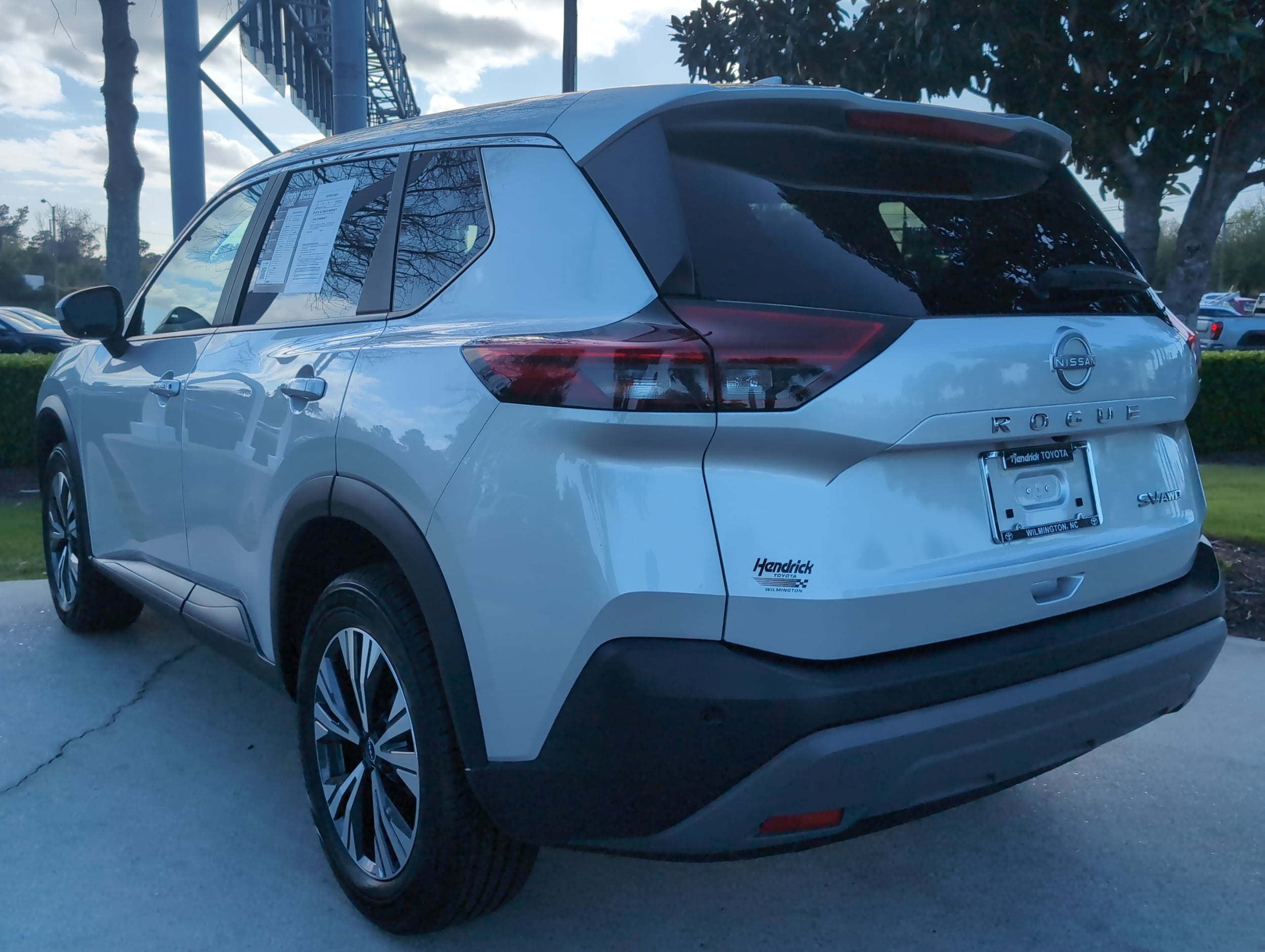 2023 Nissan Rogue SV photo 3