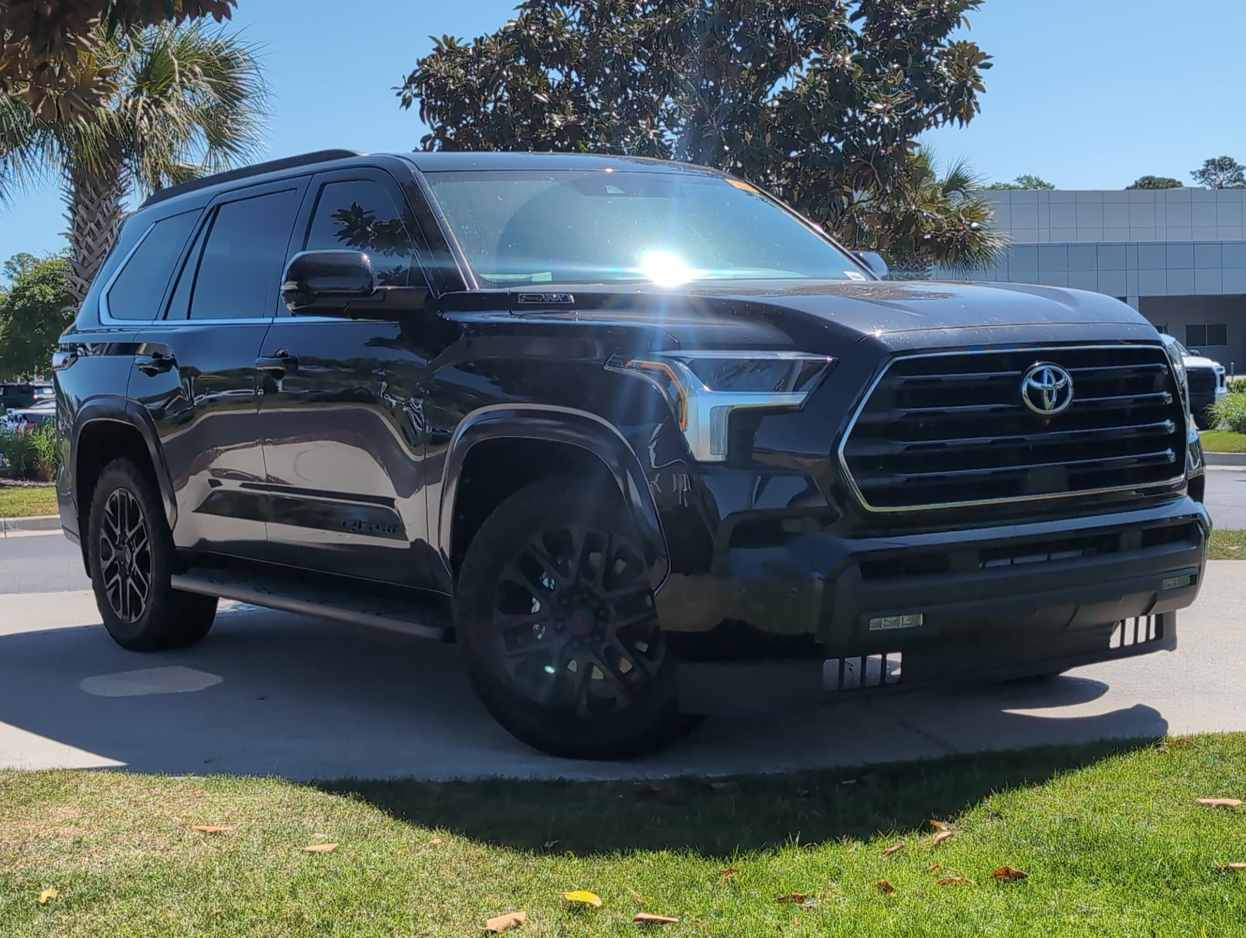 2024 Toyota Sequoia SR5 photo 2