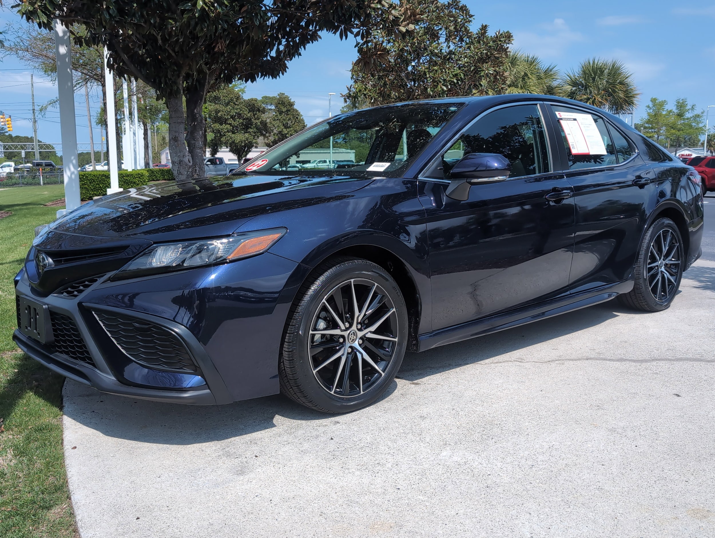 2022 Toyota Camry SE photo 6