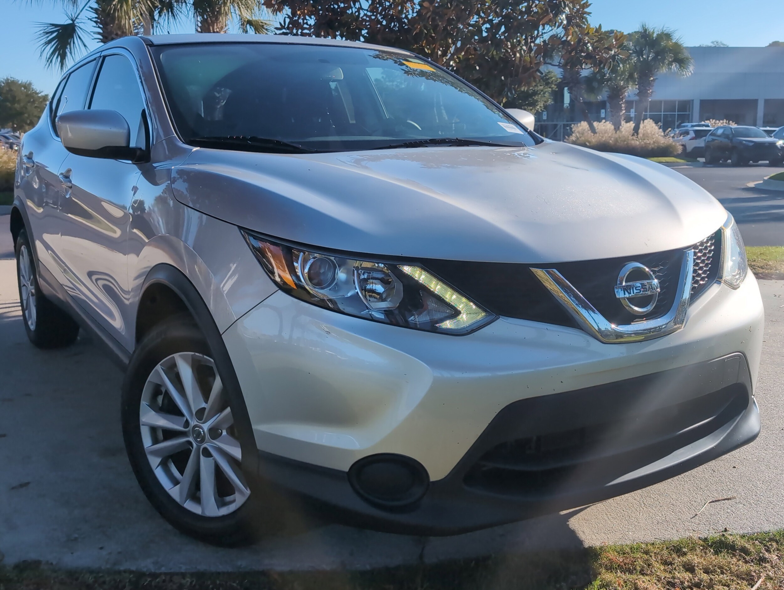 2017 Nissan Rogue Sport S photo 2
