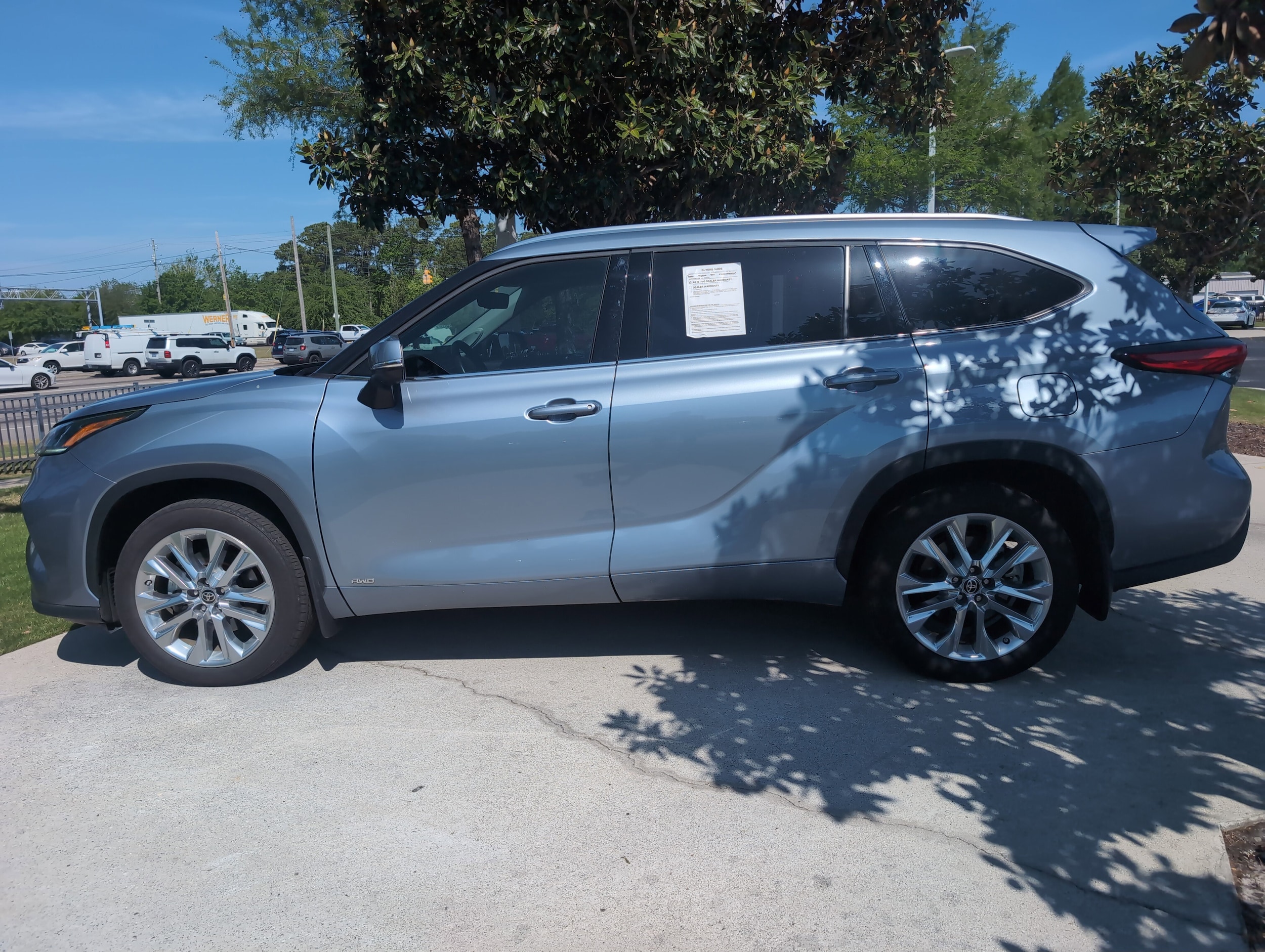2023 Toyota Highlander Hybrid Limited photo 6