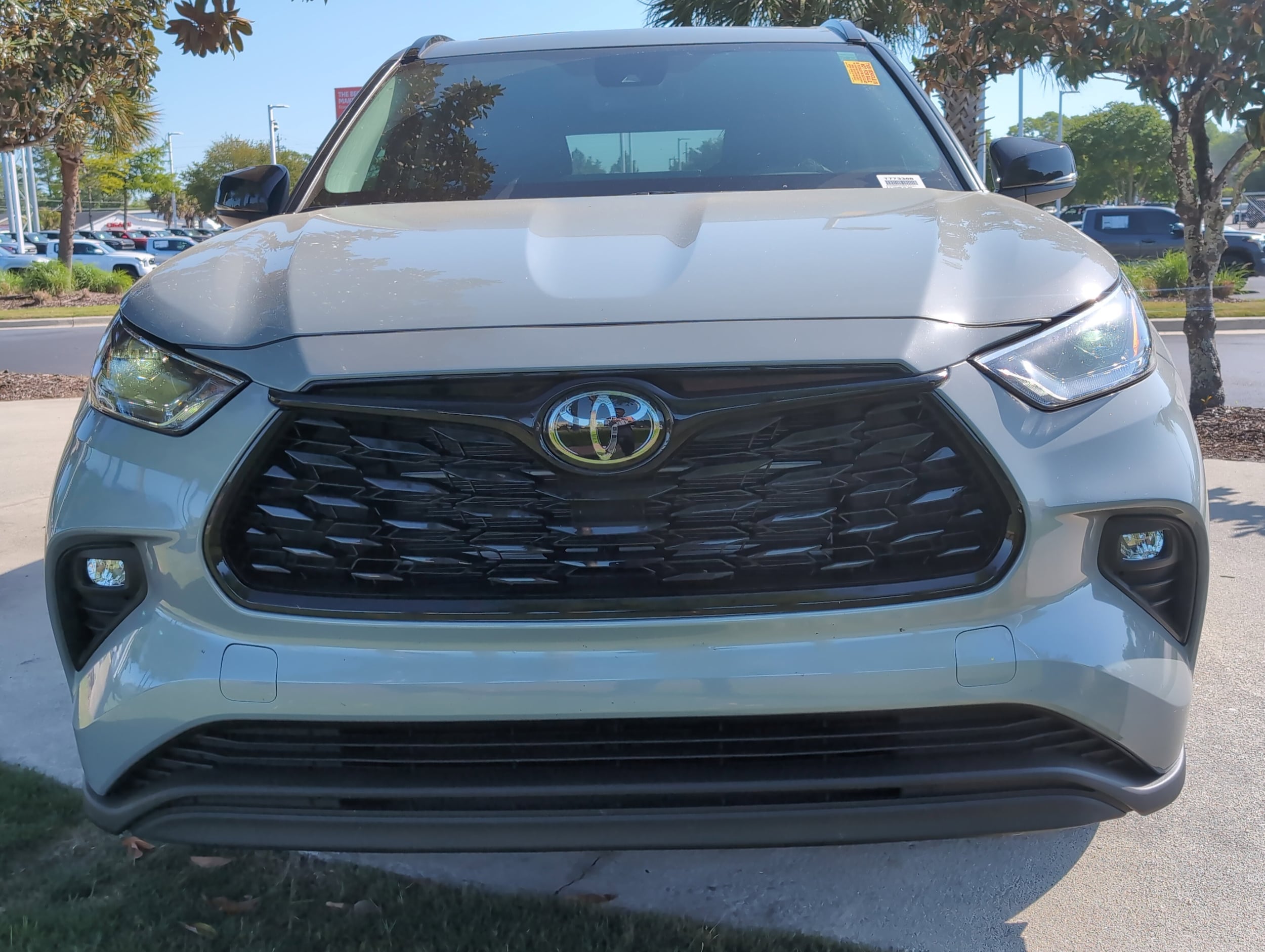 2025 Toyota Highlander Hybrid XLE Nightshade photo 3