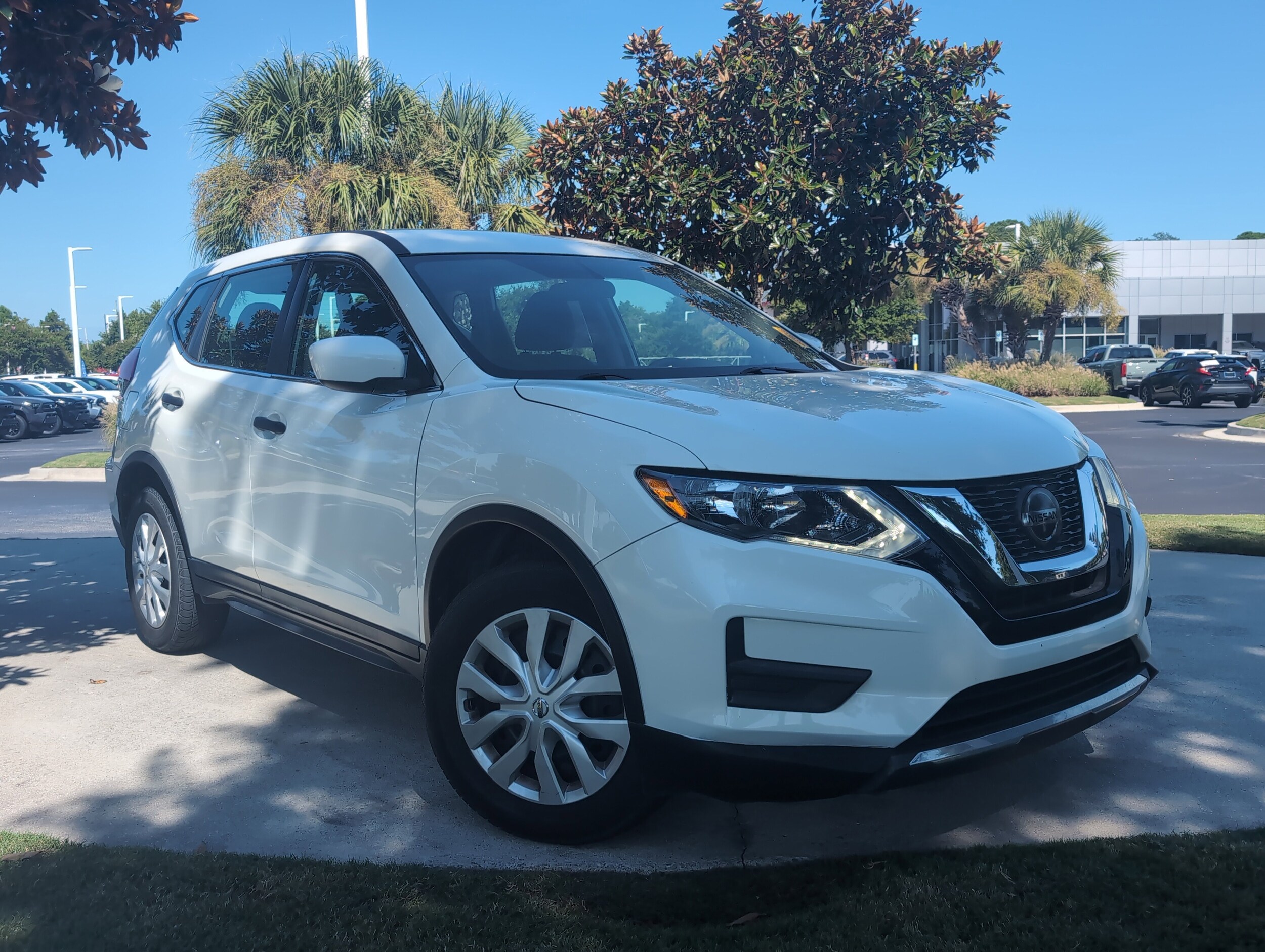 2018 Nissan Rogue S photo 2