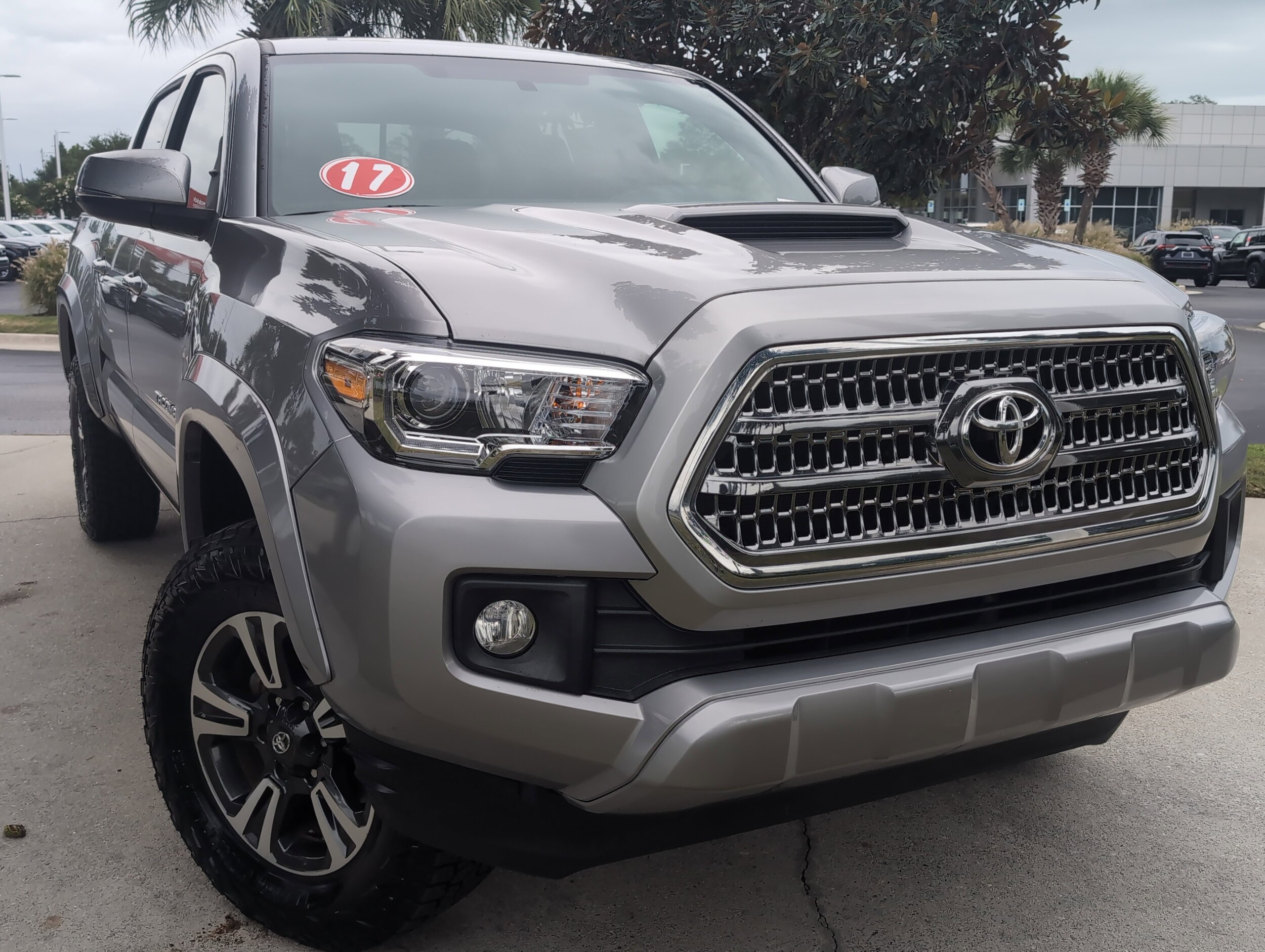 2017 Toyota Tacoma TRD Sport photo 2